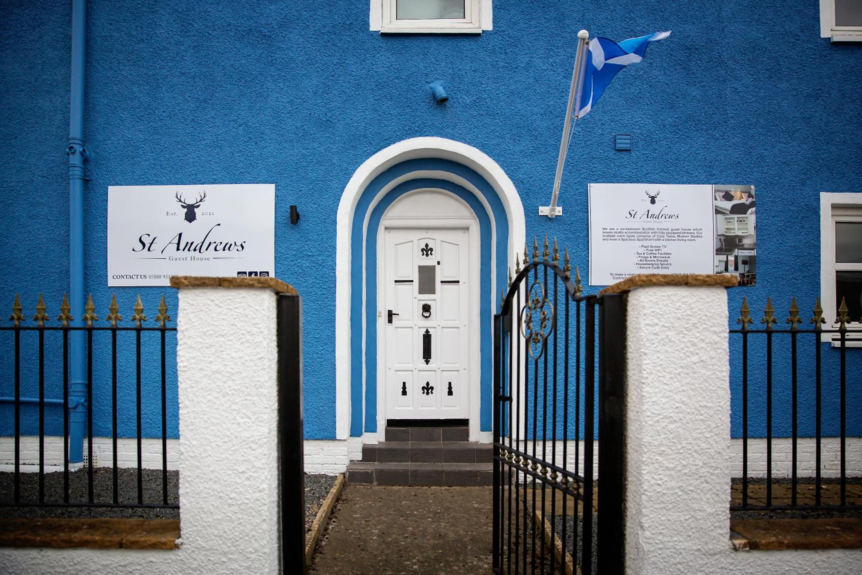 Hotel St Andrews Guest House - Image 1