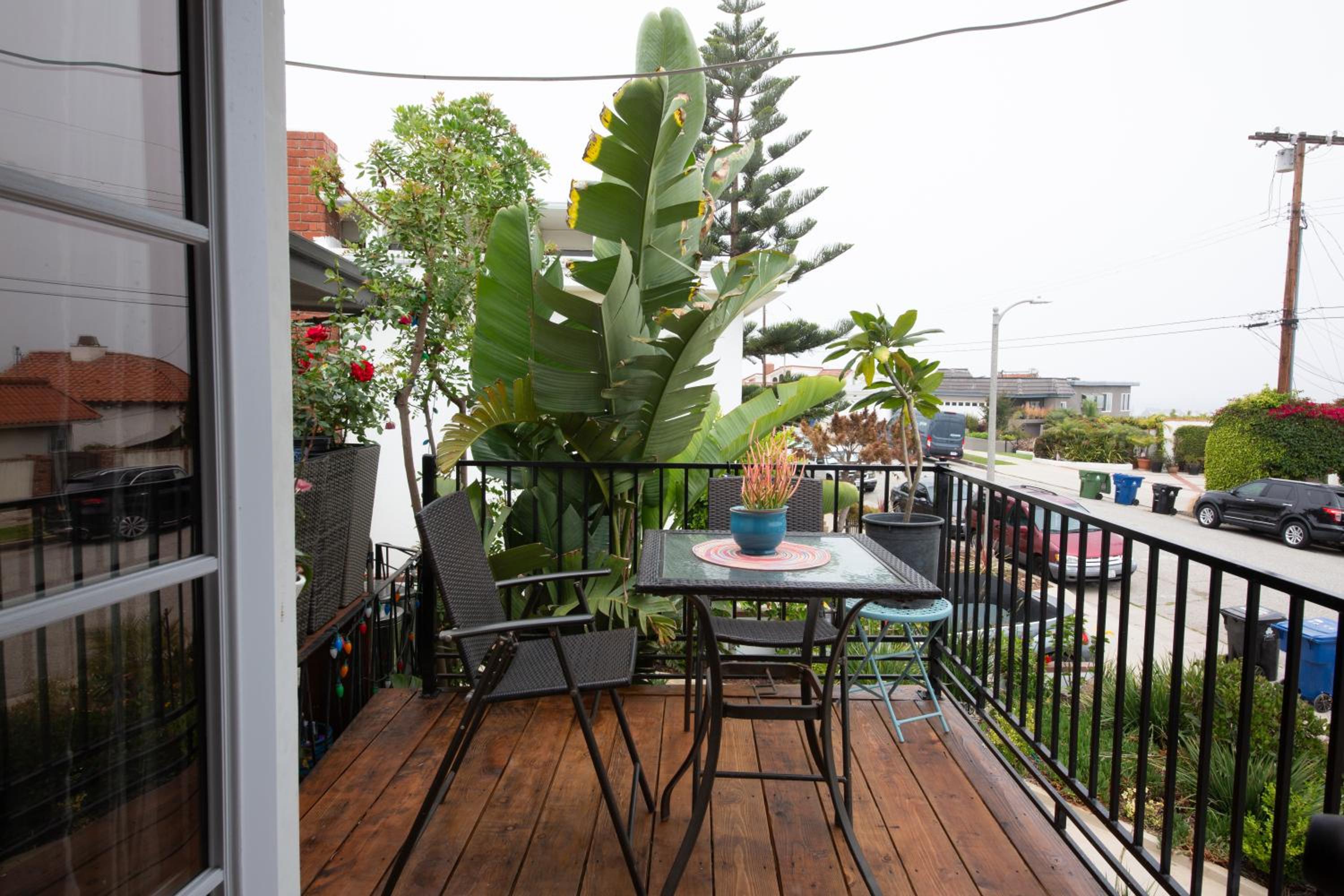 Overlooking Marina del Rey sailboats, is Green Ginger Playa Del Rey on the bluff,