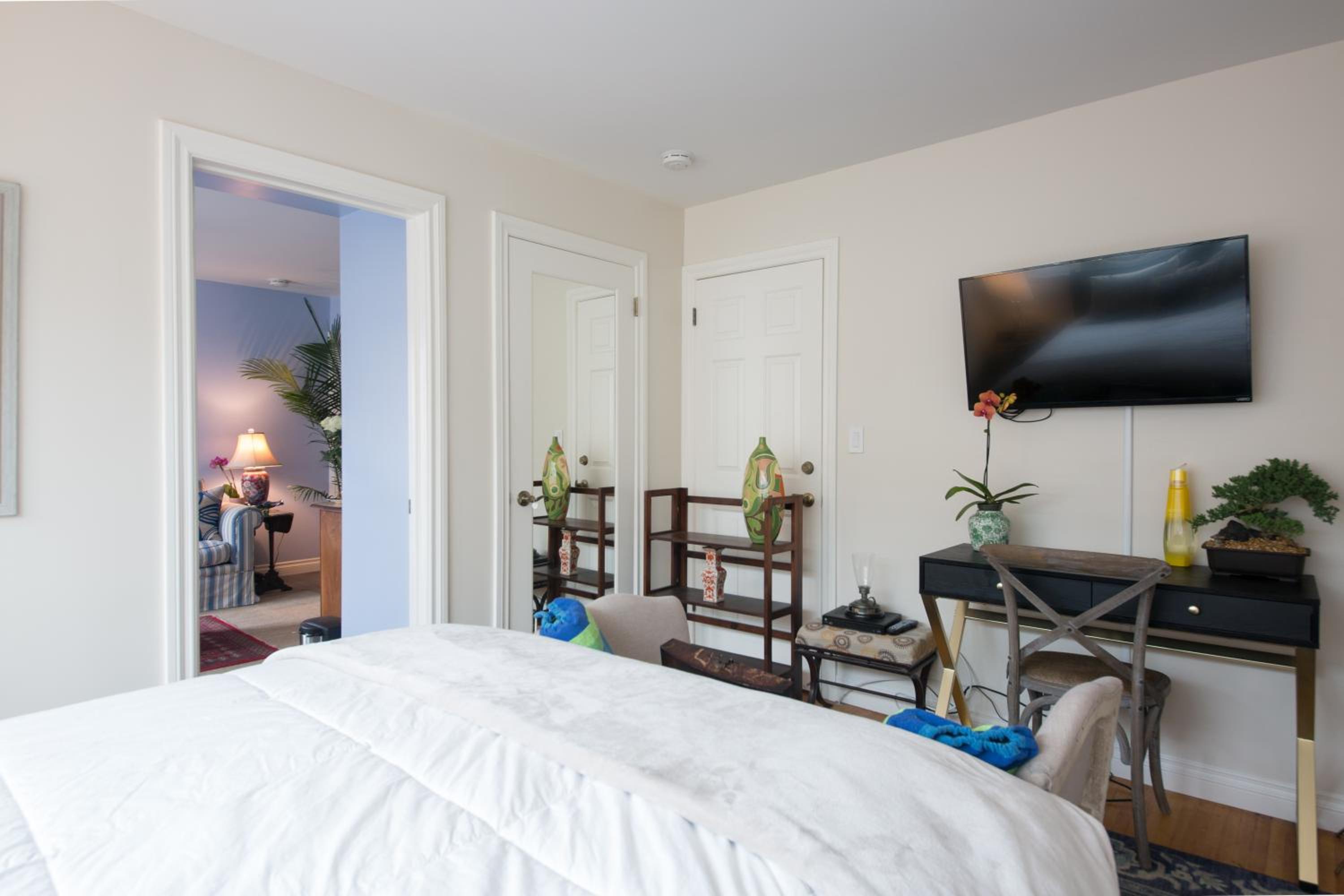 Overlooking Marina del Rey sailboats, is Green Ginger Playa Del Rey on the bluff,