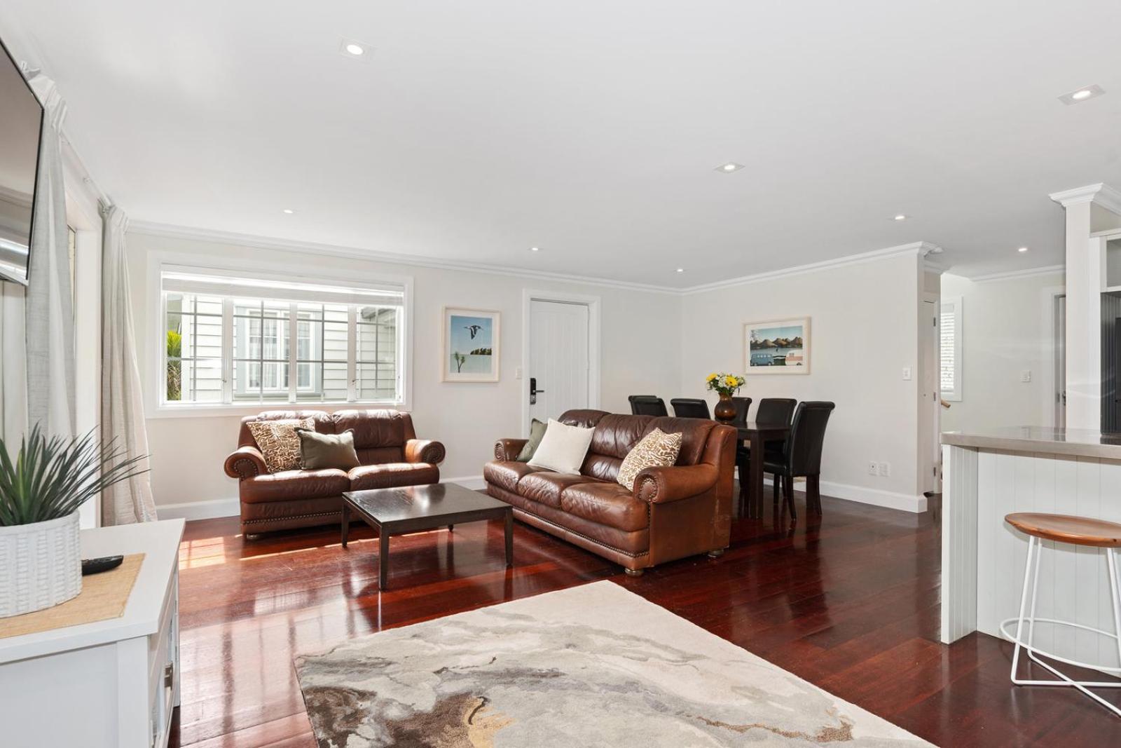 Sandy Jandal - 3-5 Bedroom - Russell Cottages view 4