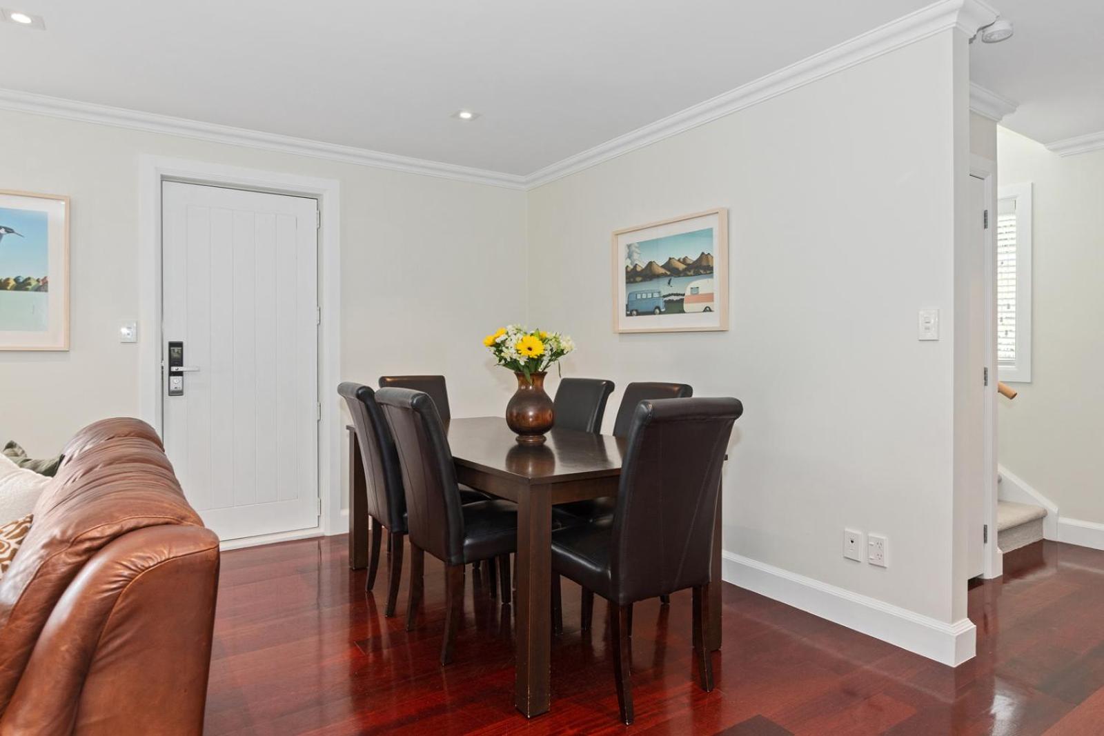 Sandy Jandal - 3-5 Bedroom - Russell Cottages view 5