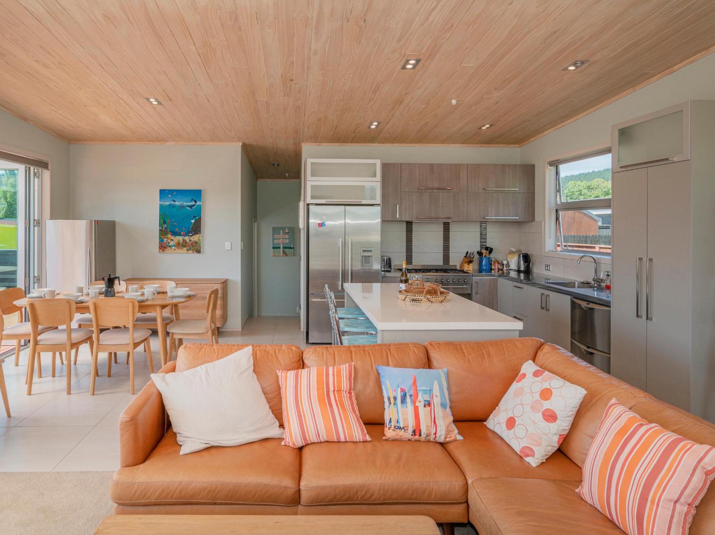 Castaway Bach - Whangamata Holiday Home view 2