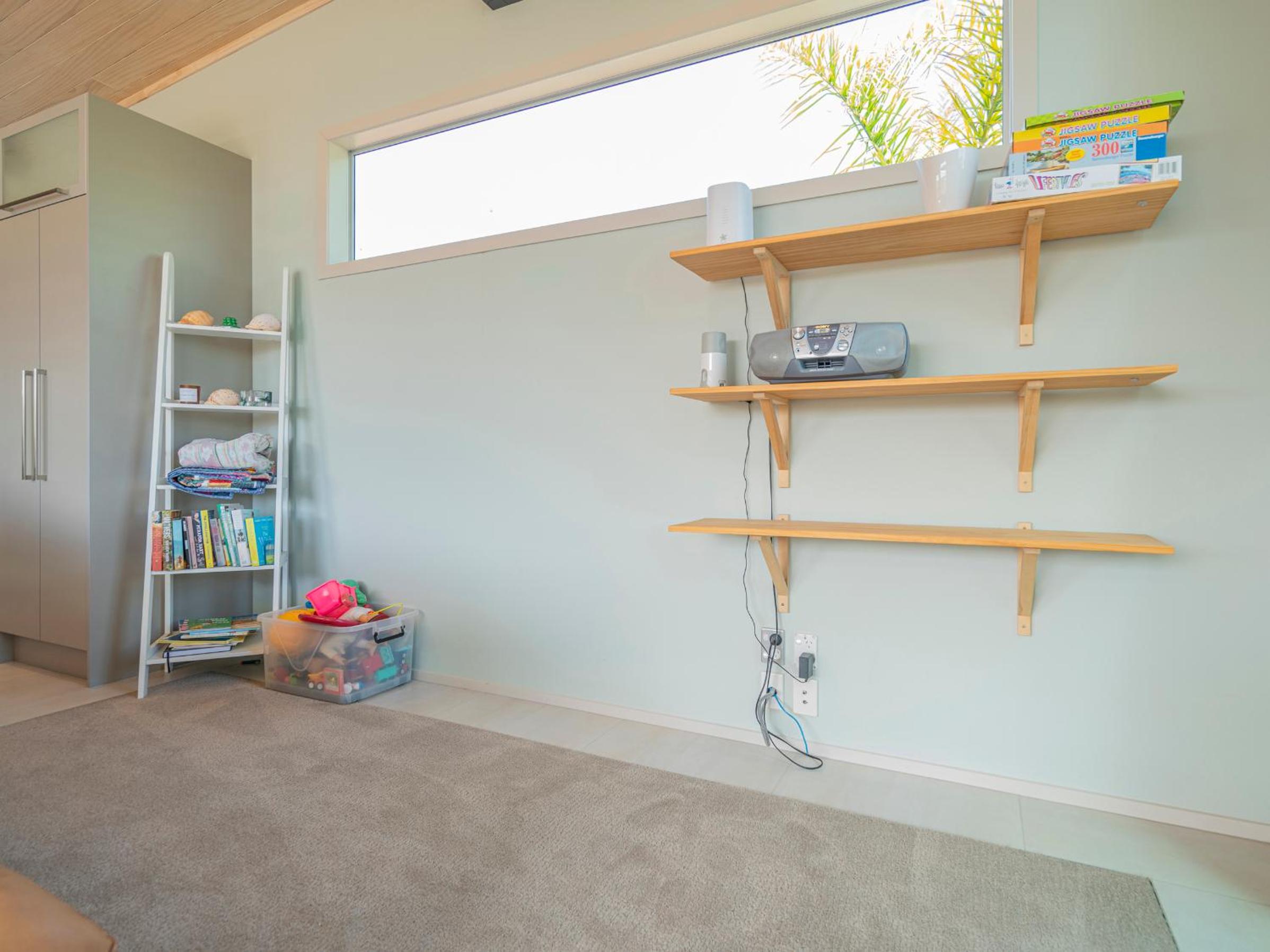 Castaway Bach - Whangamata Holiday Home view 5