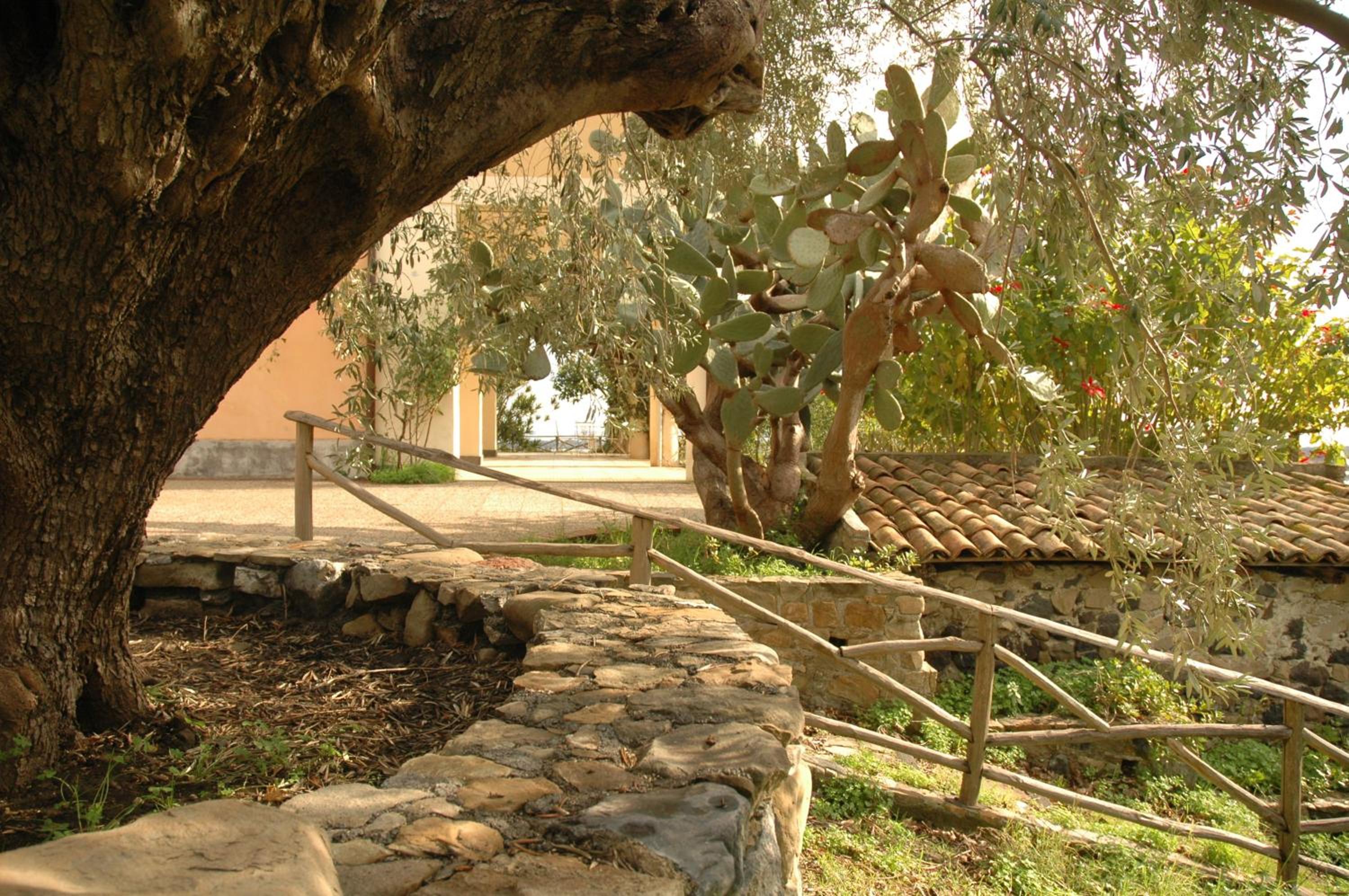 Antico Borgo Etneo Country Hotel