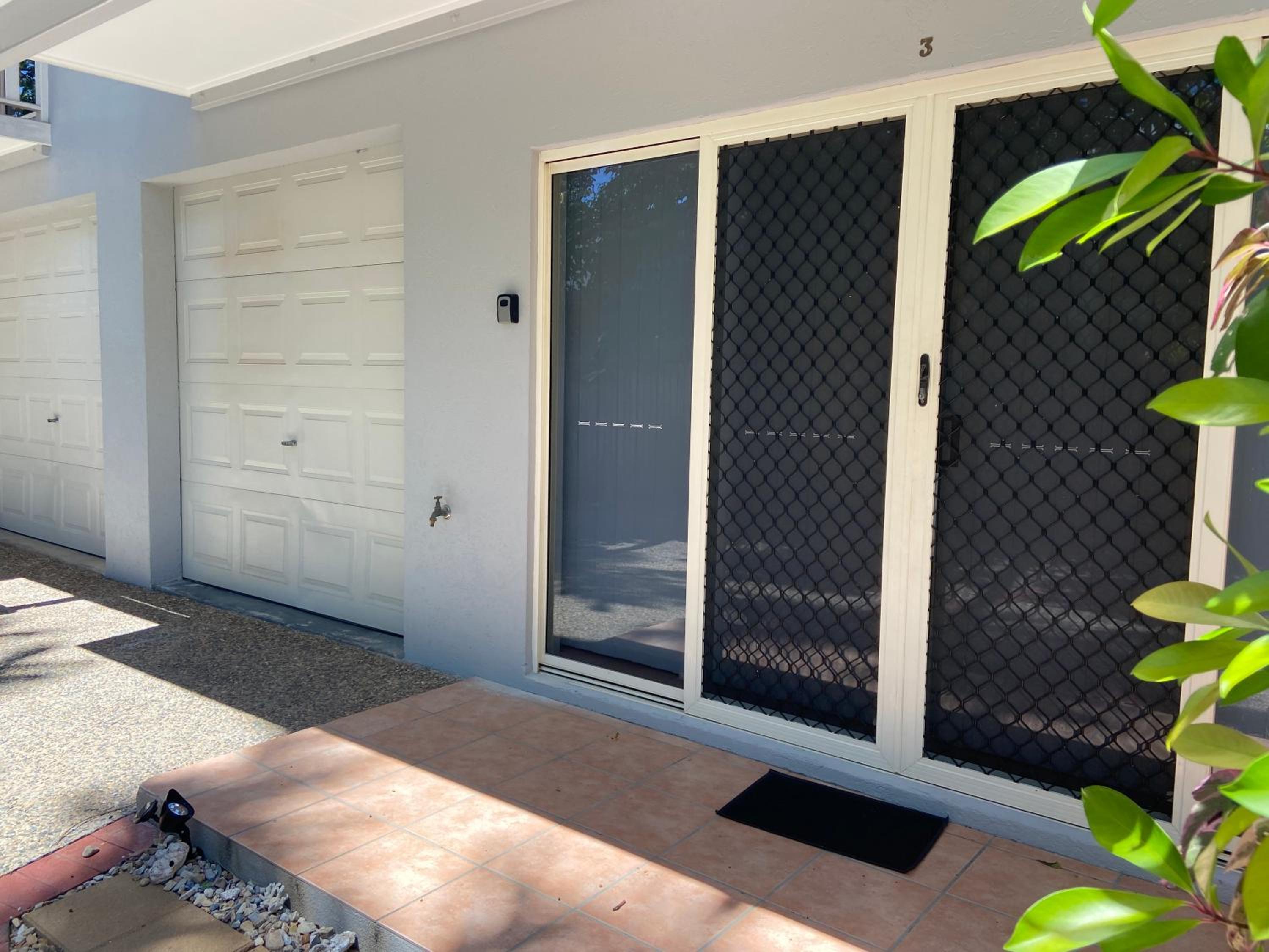 Entire 2 bedroom townhouse - Four Mile Beach Escapes - your home away from home - Image 1