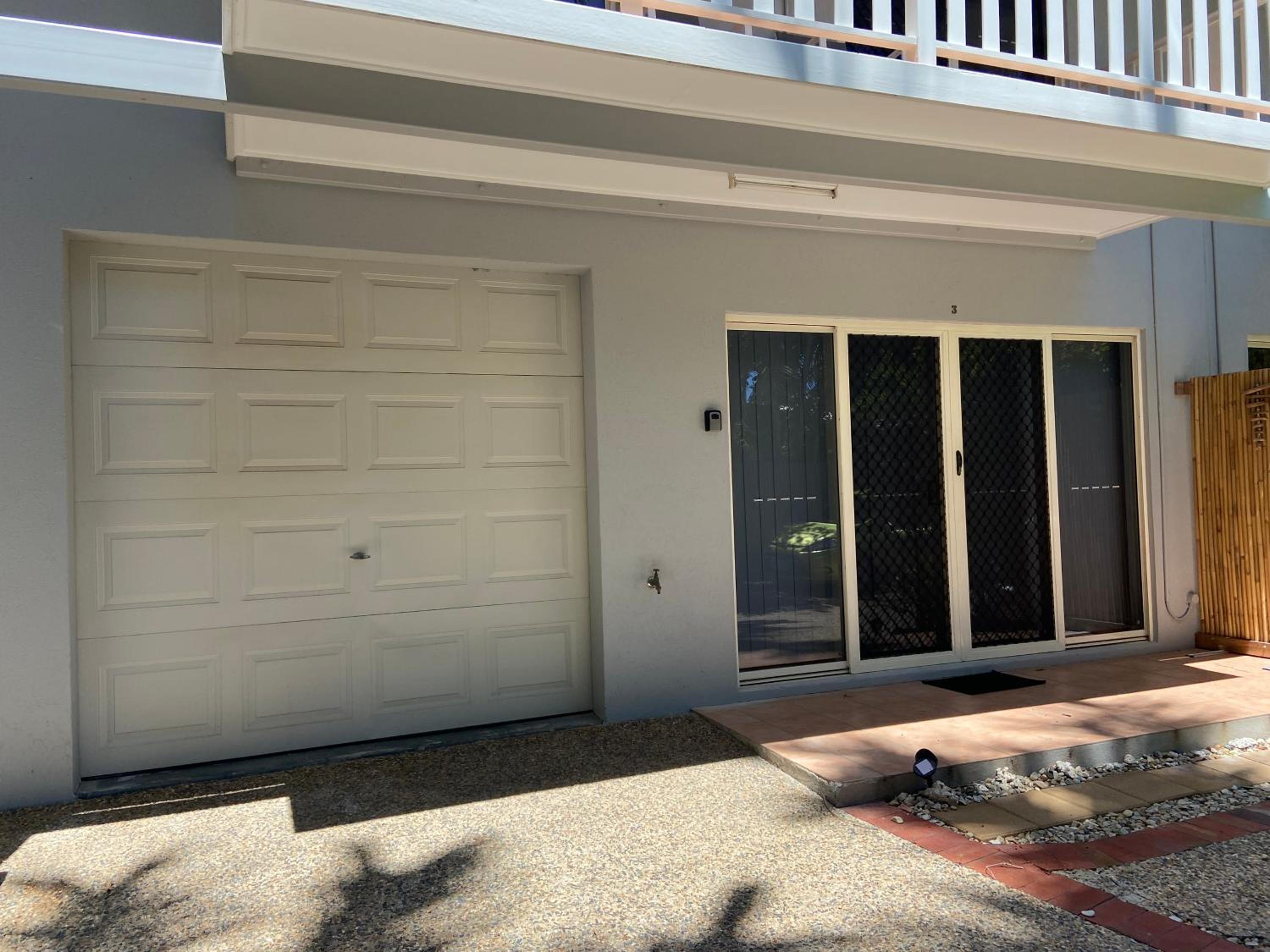 Entire 2 bedroom townhouse - Four Mile Beach Escapes - your home away from home