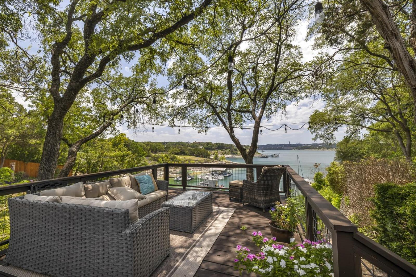 Lakefront on Lake Travis residence - Image 3