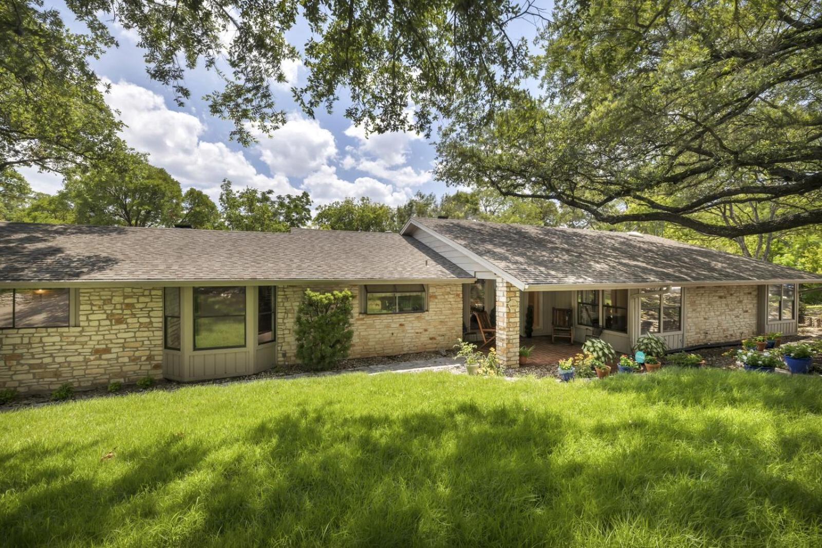 Lakefront on Lake Travis residence - Image 1