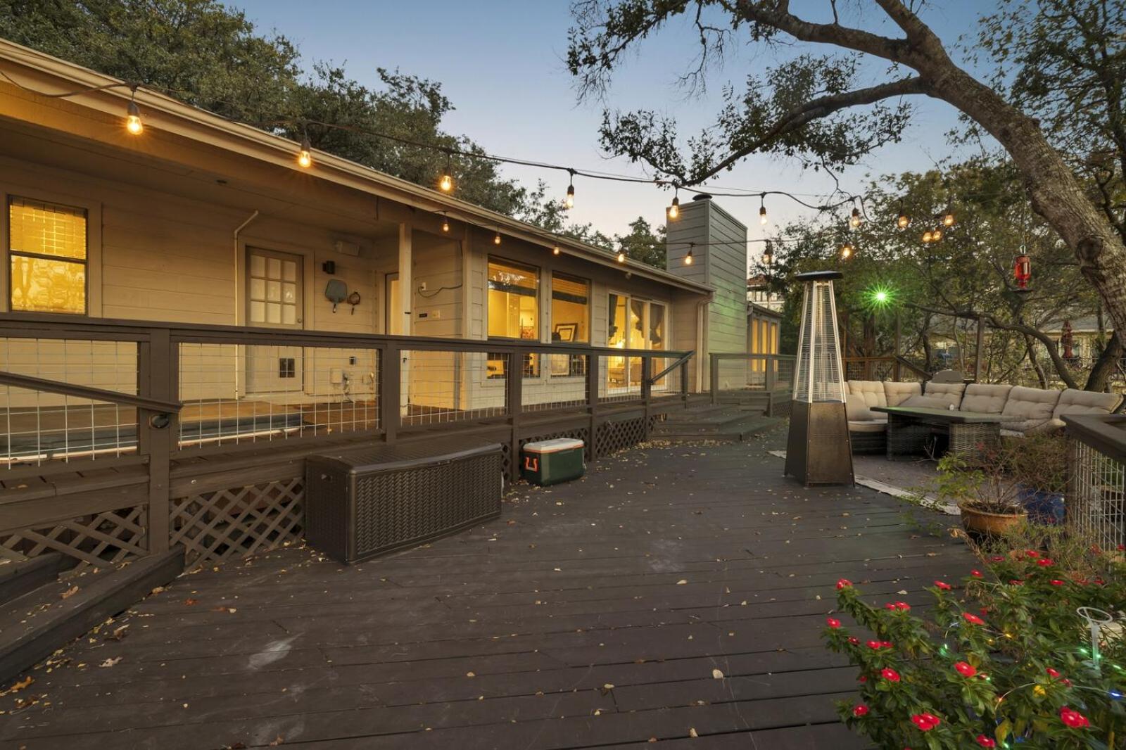 Lakefront on Lake Travis residence - Image 4