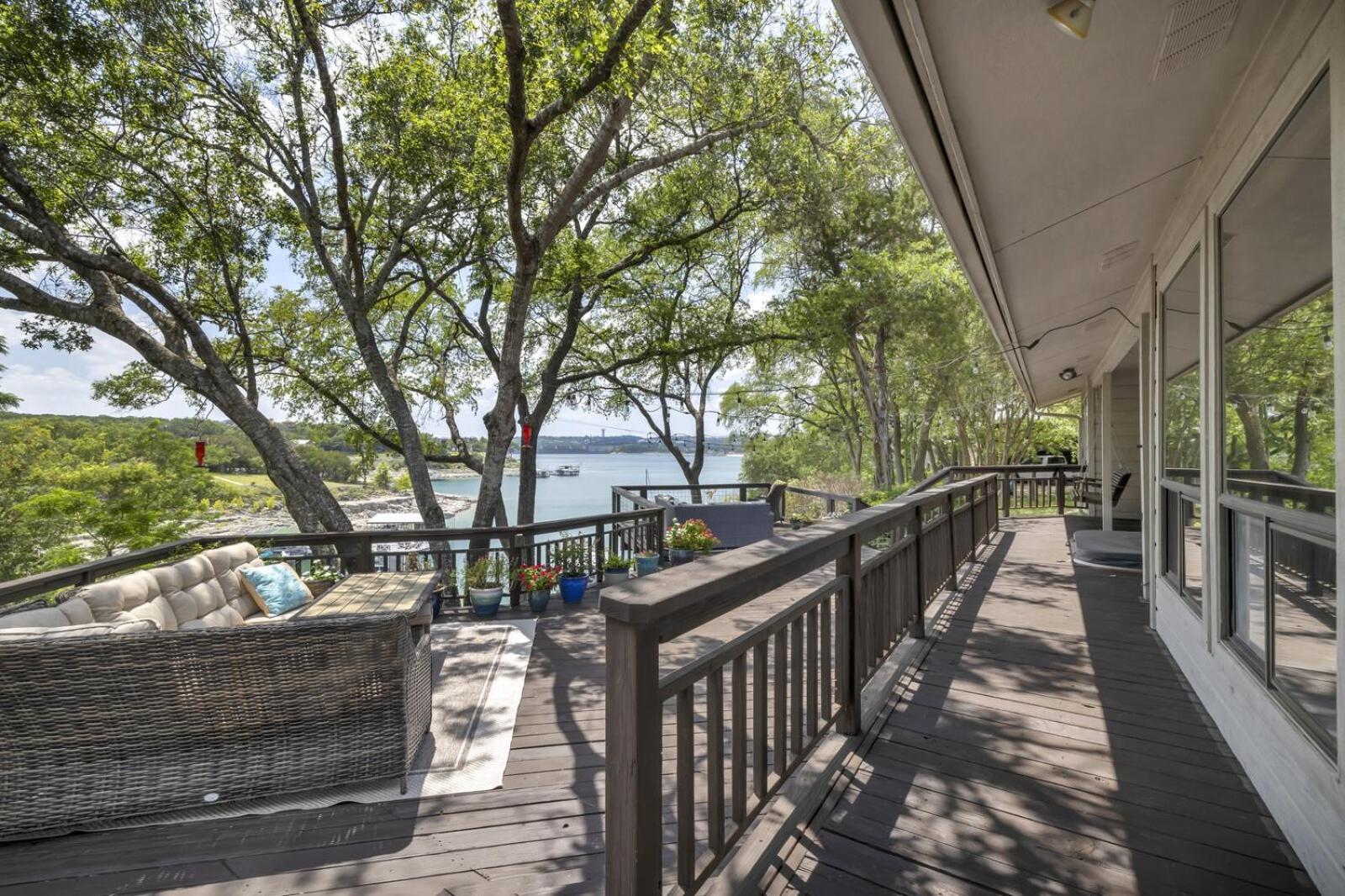 Lakefront on Lake Travis residence - Image 2