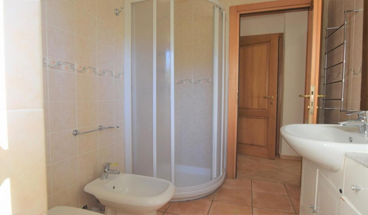 Primavera en Marina di Campo — bathroom