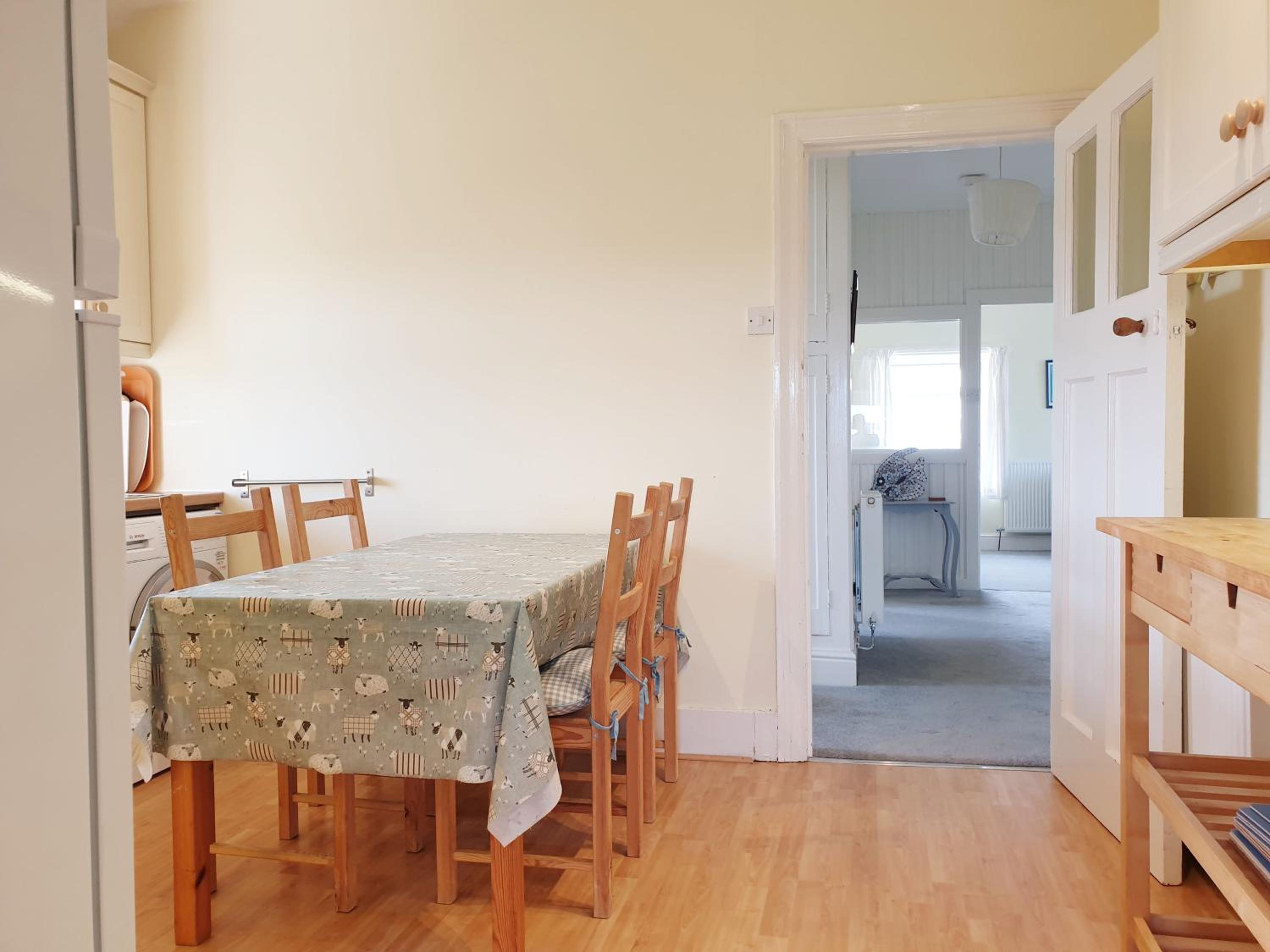 BRYN GORS-3 BED-FIRST FLOOR APT- YARDS FROM BEACH view 2