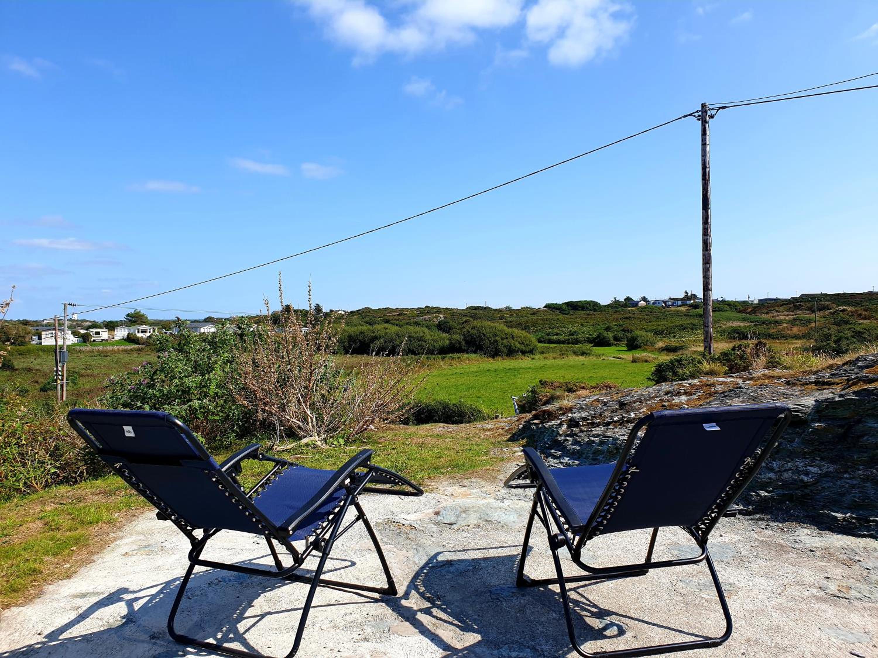 BRYN GORS-3 BED-FIRST FLOOR APT- YARDS FROM BEACH view 4