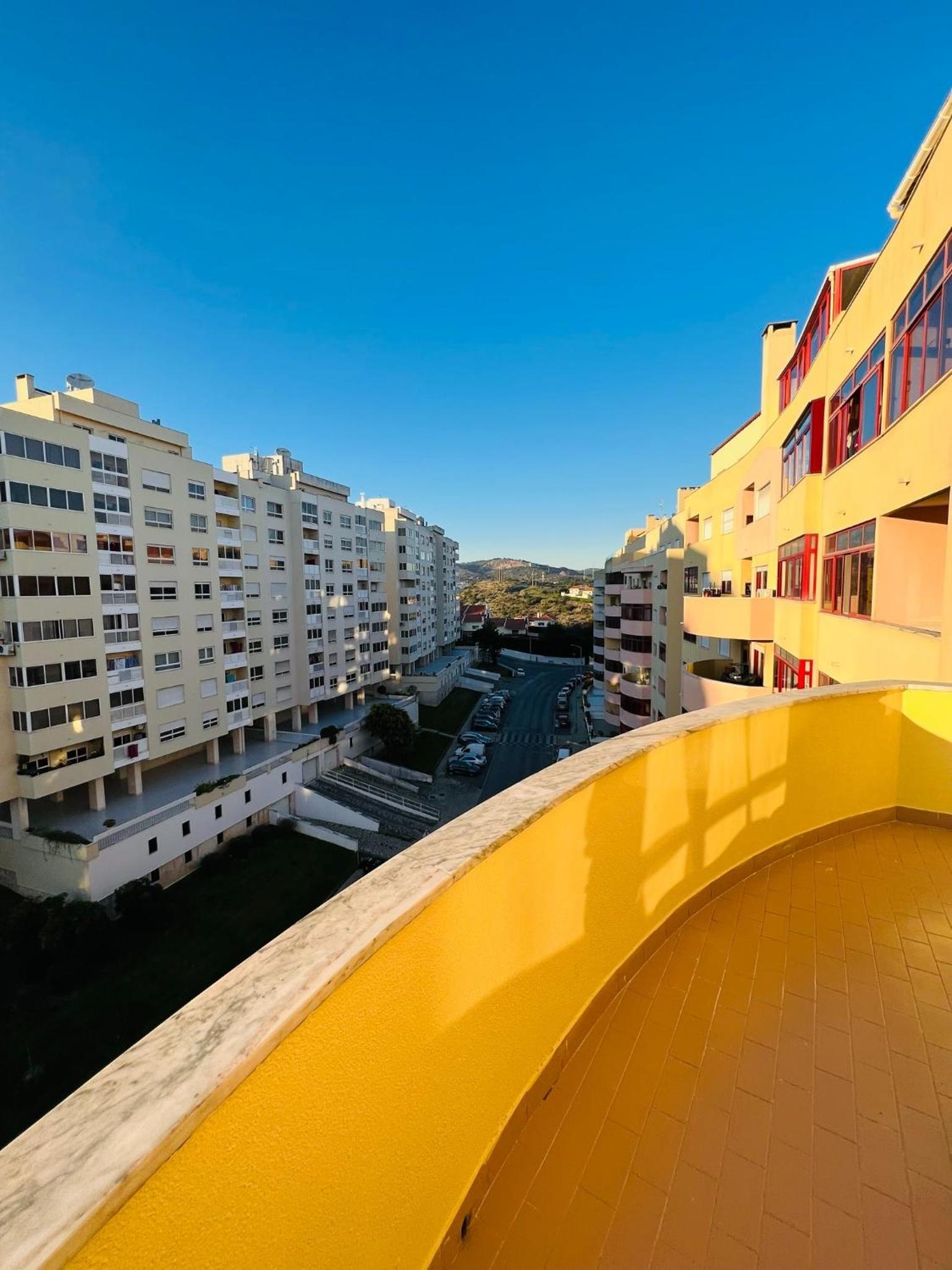 Beautiful Apartment - Family and Group of Friends