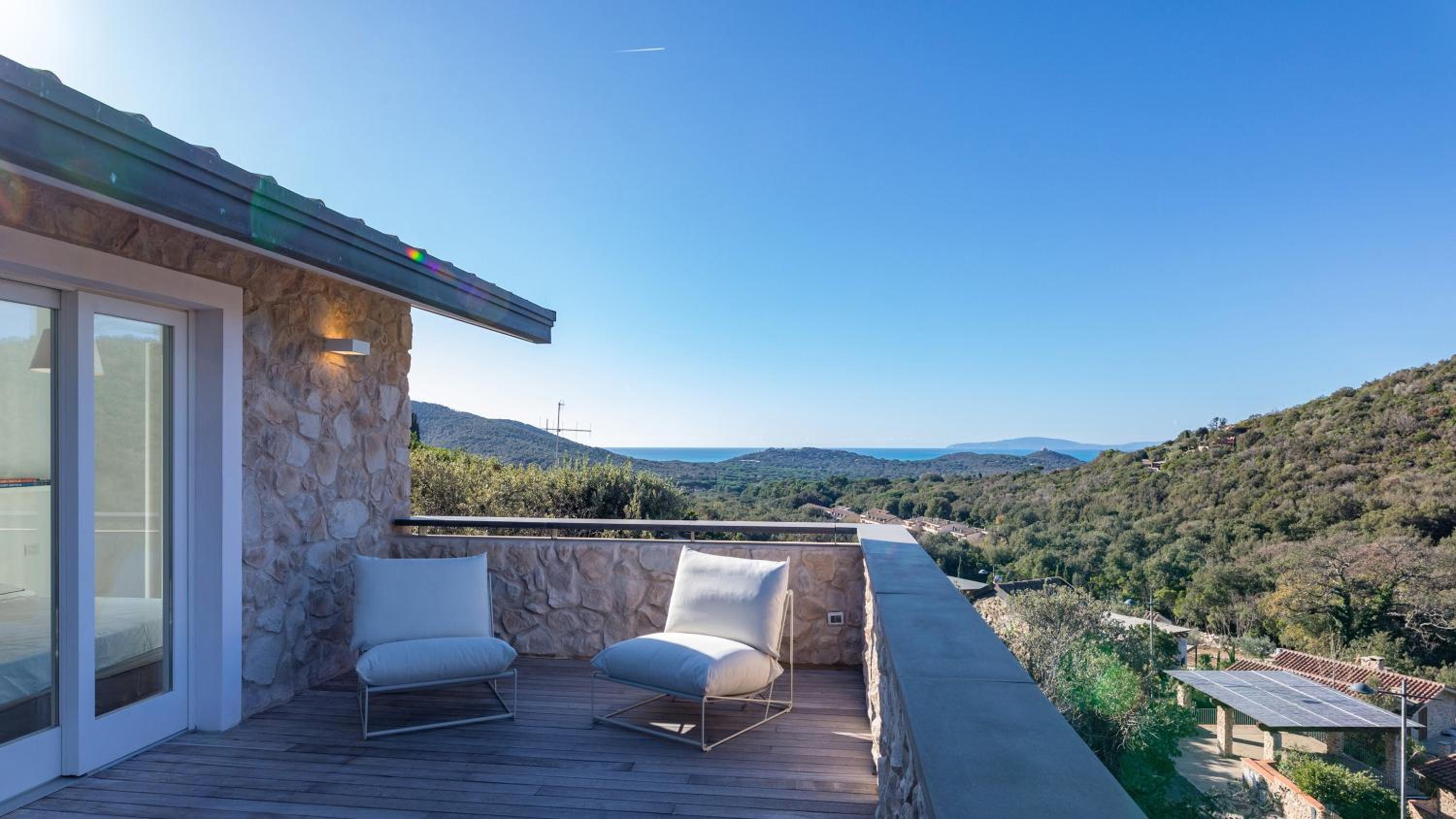 VILLA LE MANDRIE 7&2, Emma Villas view 3