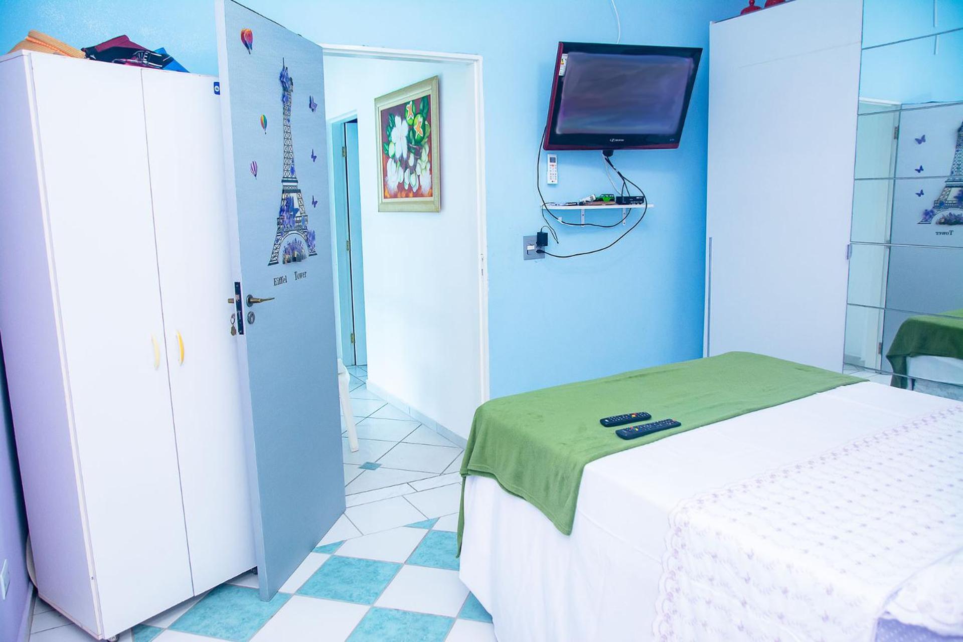 Linda casa com lazer a 500m da praia Guaratuba SP