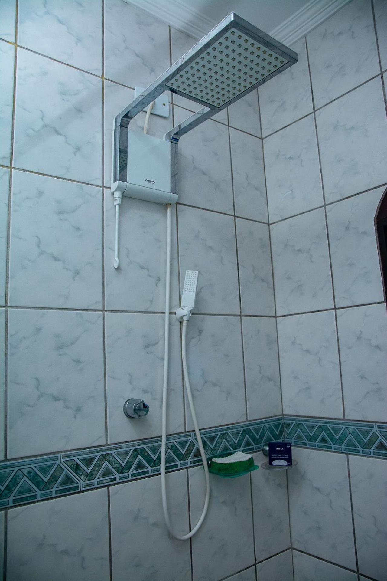 Linda casa com lazer a 500m da praia Guaratuba SP