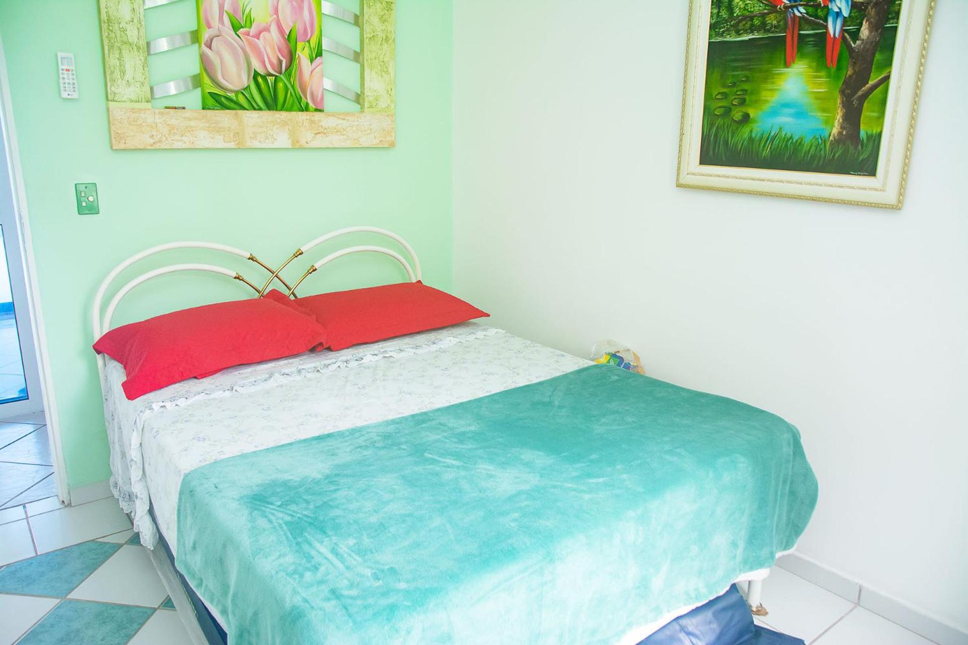 Linda casa com lazer a 500m da praia Guaratuba SP
