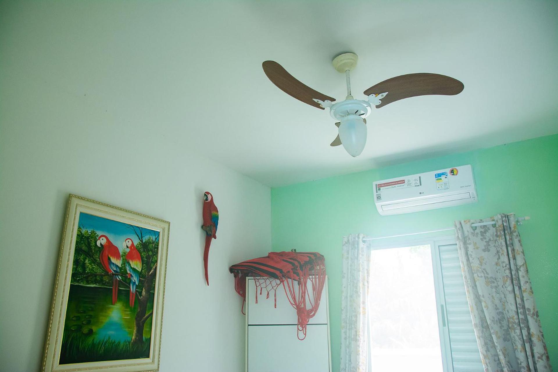 Linda casa com lazer a 500m da praia Guaratuba SP
