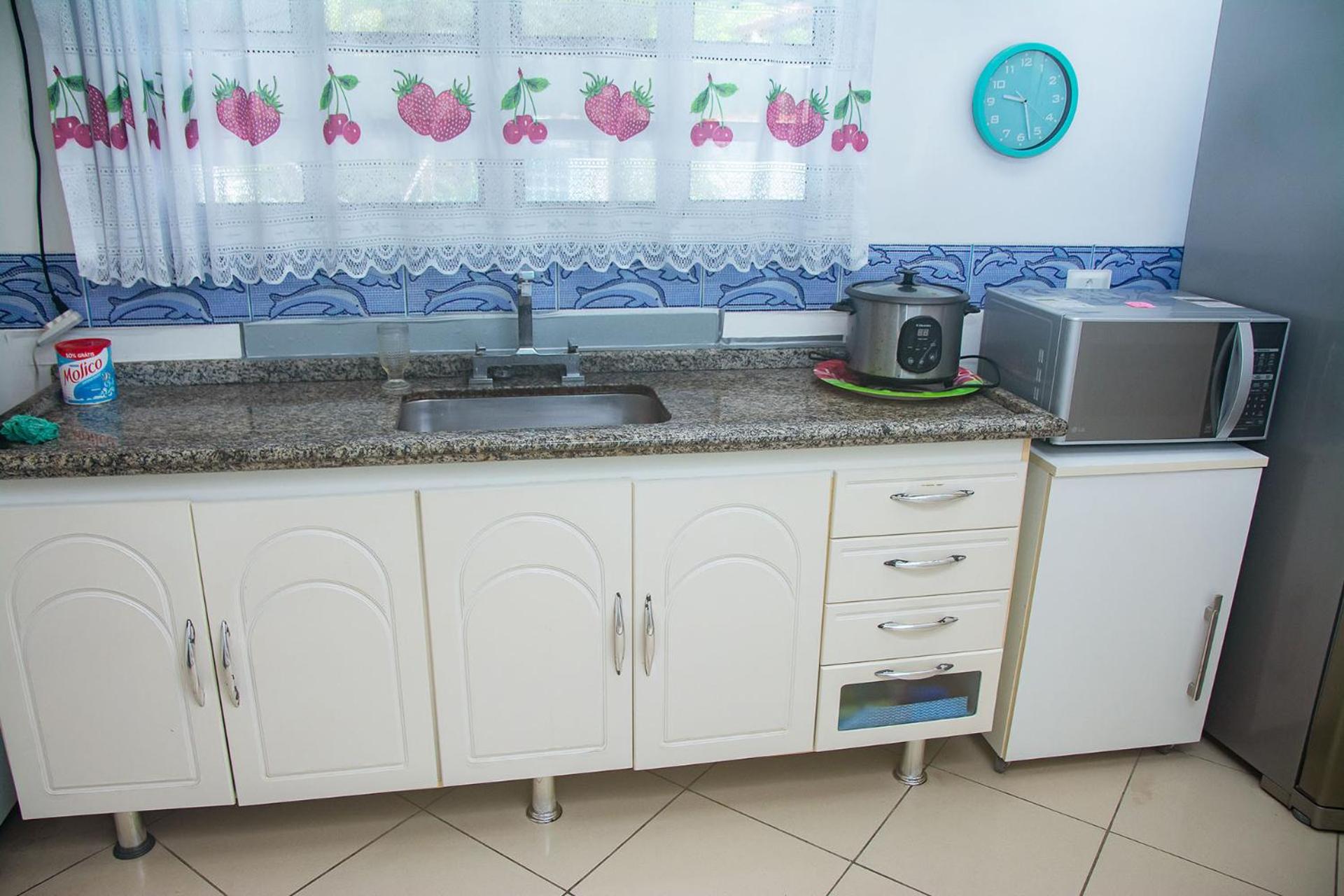 Linda casa com lazer a 500m da praia Guaratuba SP
