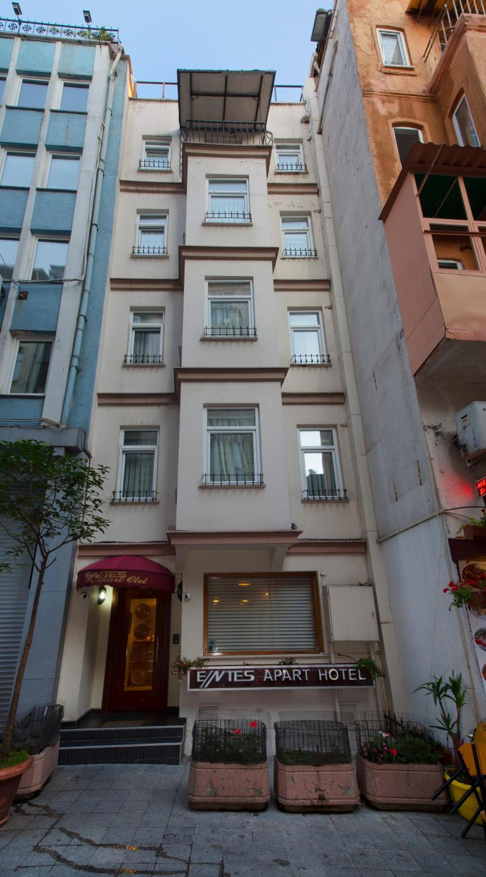 Entes Apart - Image 45