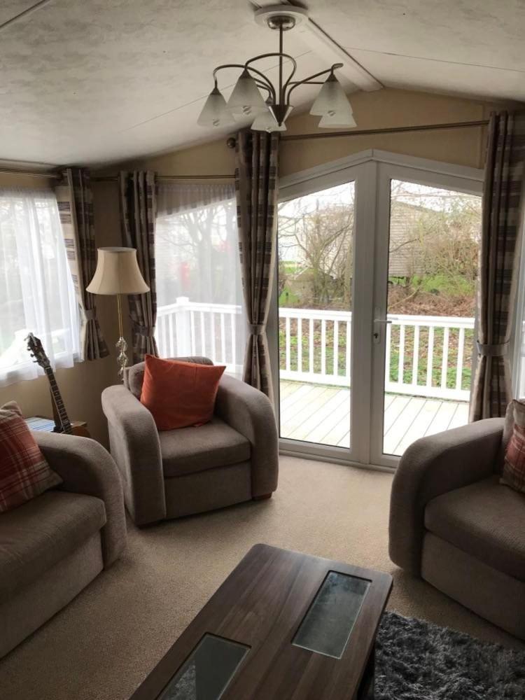 The Winchester luxury pet friendly caravan on Broadland Sands holiday park between Lowestoft and Great Yarmouth view 5