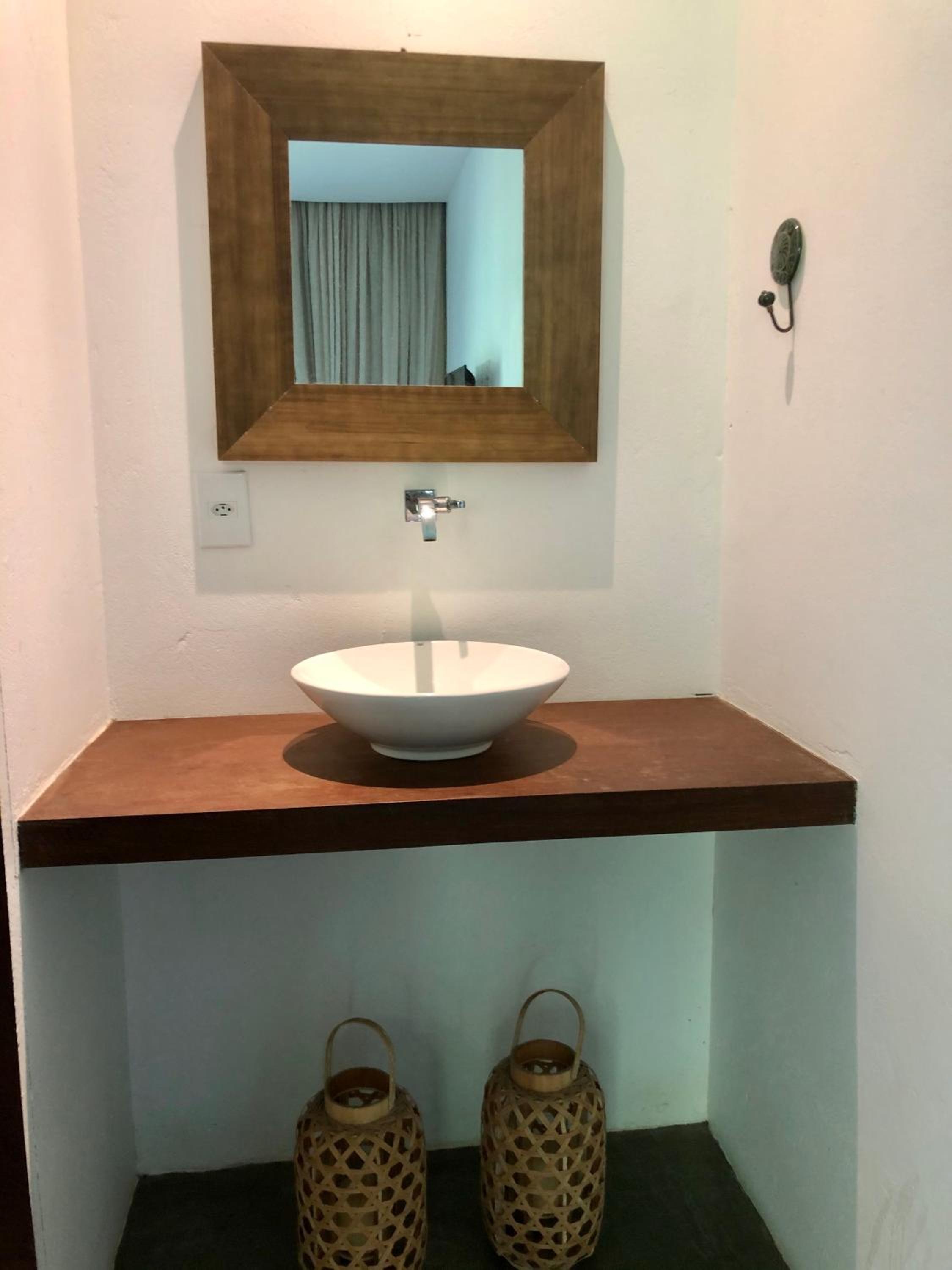 Casa com Piscina, 3 Suites, sala de estar e cozinha completa