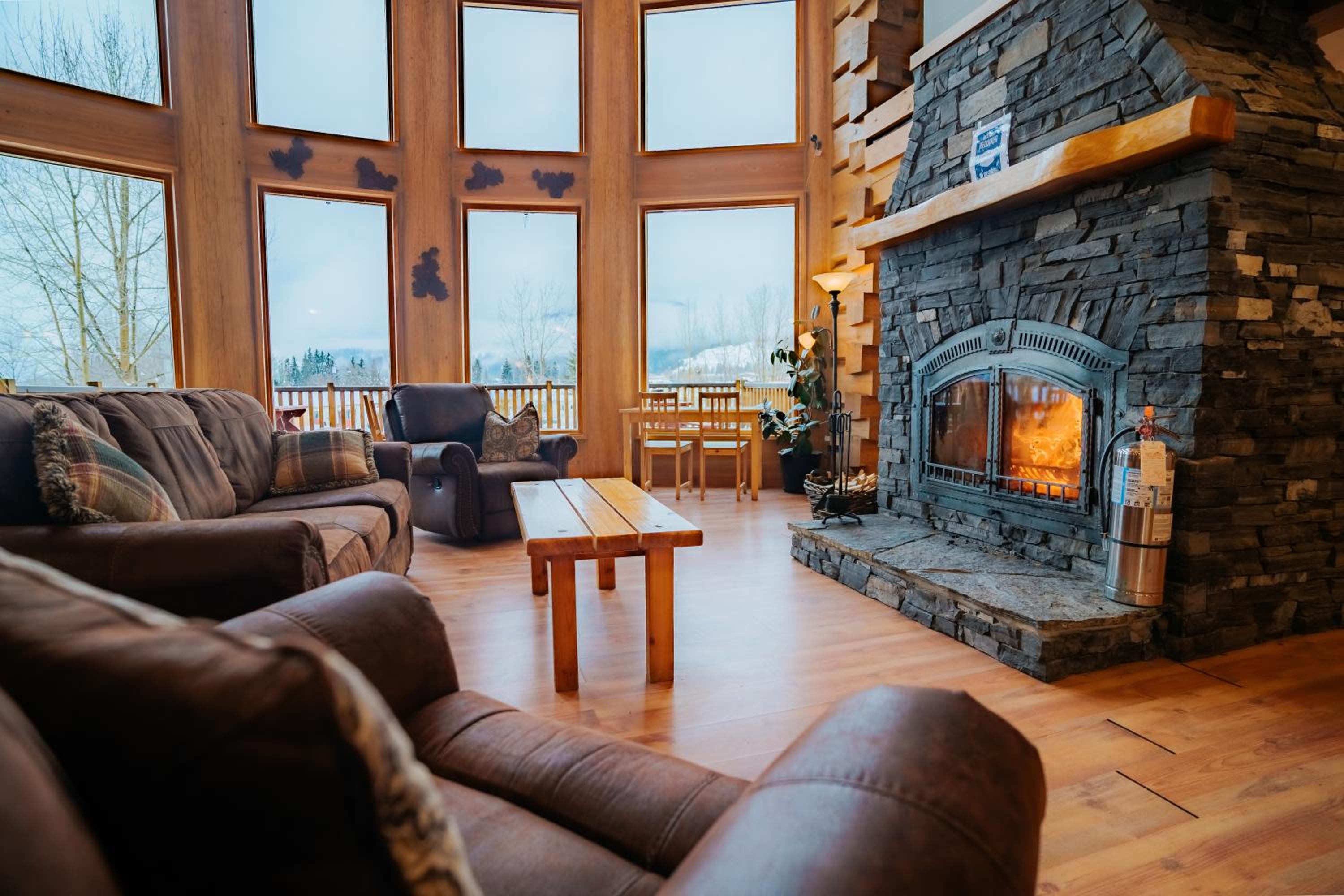 Golden Vacations - Basecamp Lodge Golden - Property Image 2