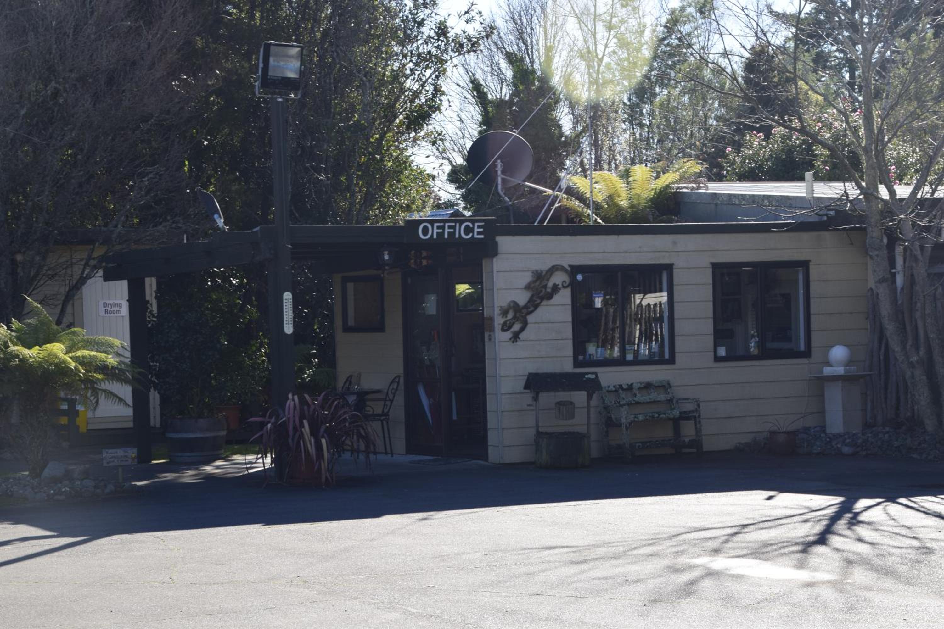 Judges Pool Motel Turangi view 4