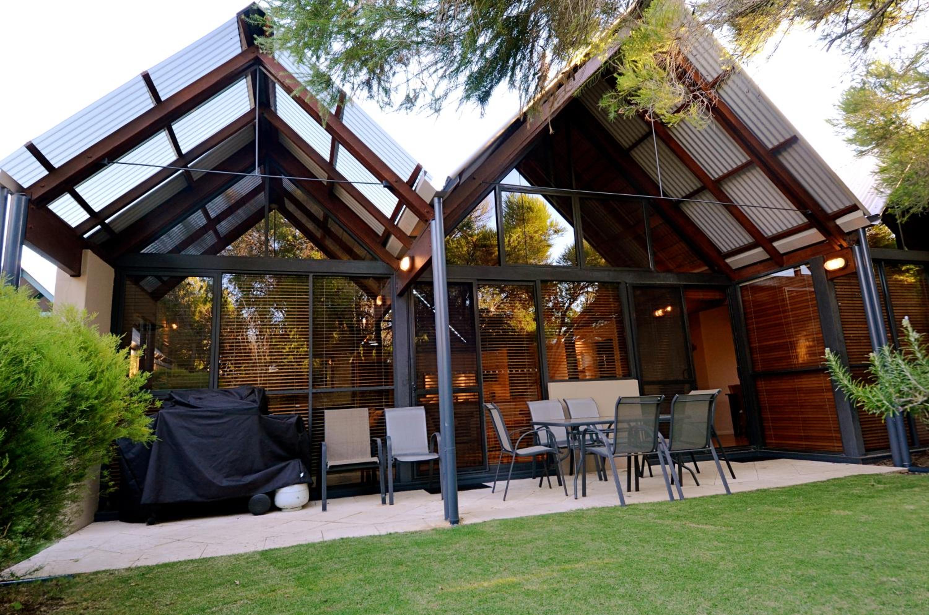Whalers Cove Villas