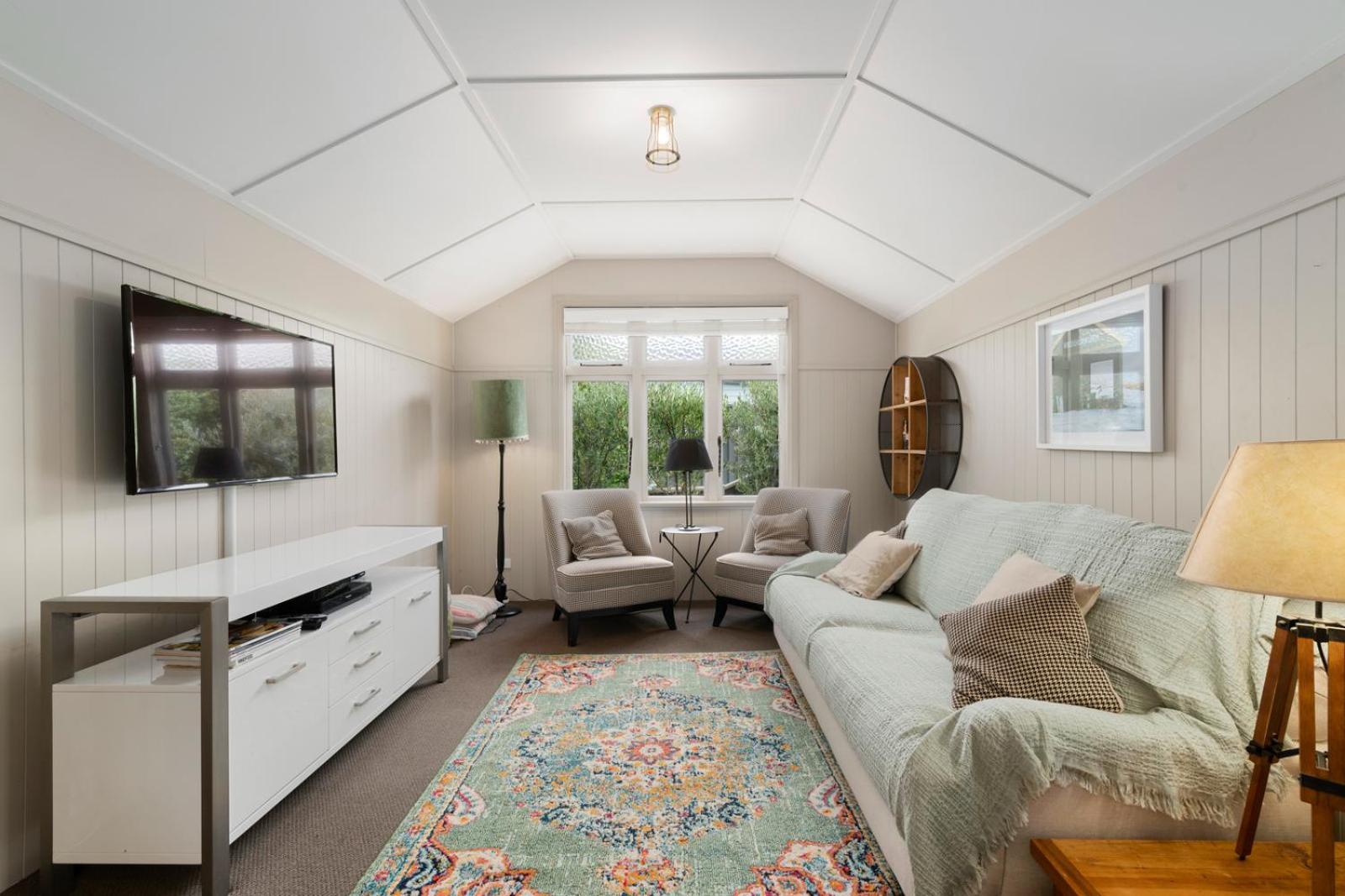 Cromwell Cutie - Cromwell Holiday Home view 2