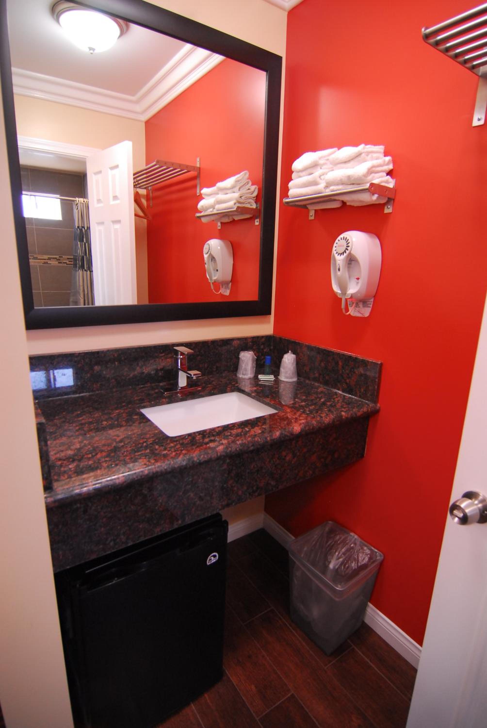 Los Angeles Vacations - Studio City Inn - Near Universal Studios Hollywood - Property Image 10
