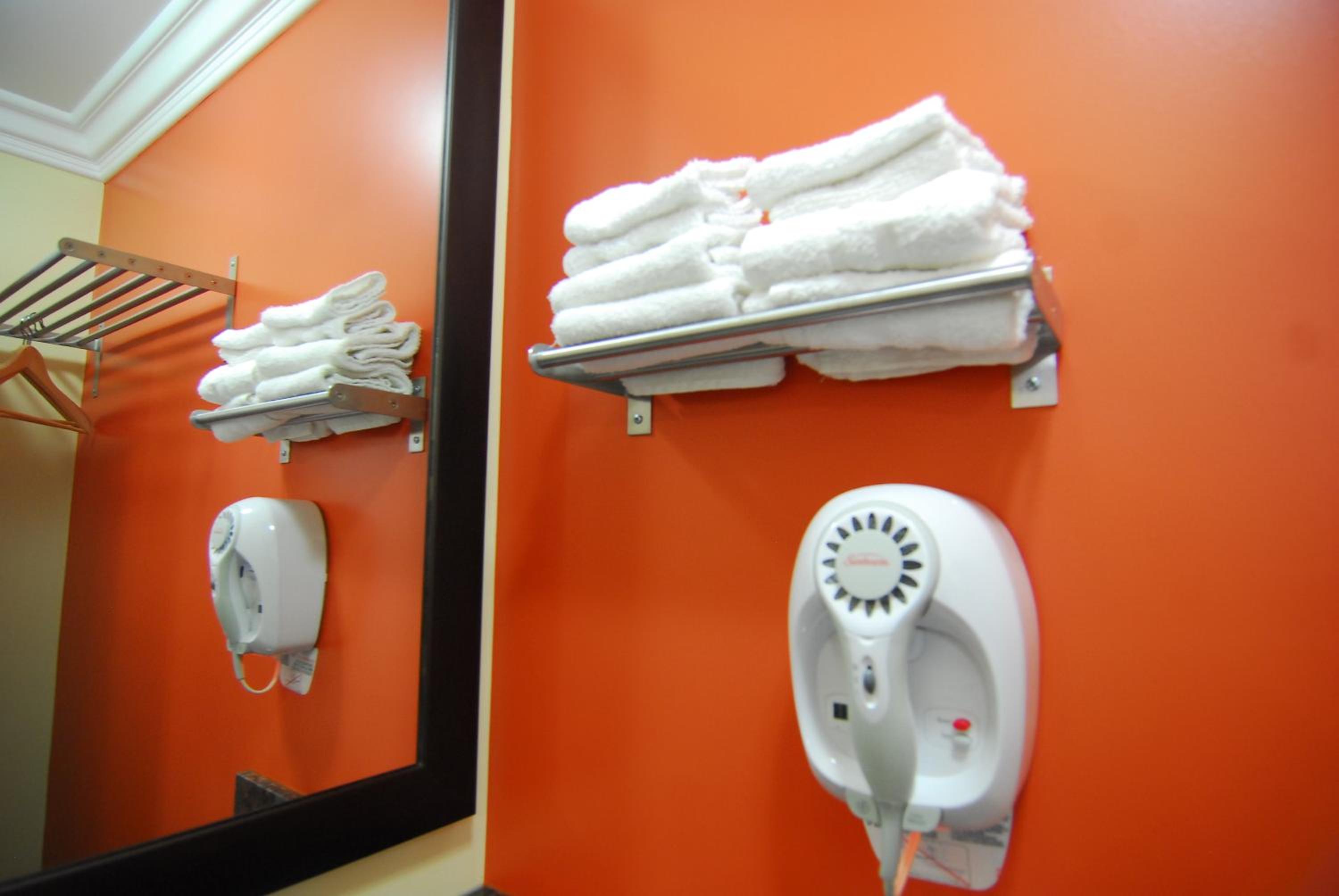 Los Angeles Vacations - Studio City Inn - Near Universal Studios Hollywood - Property Image 9