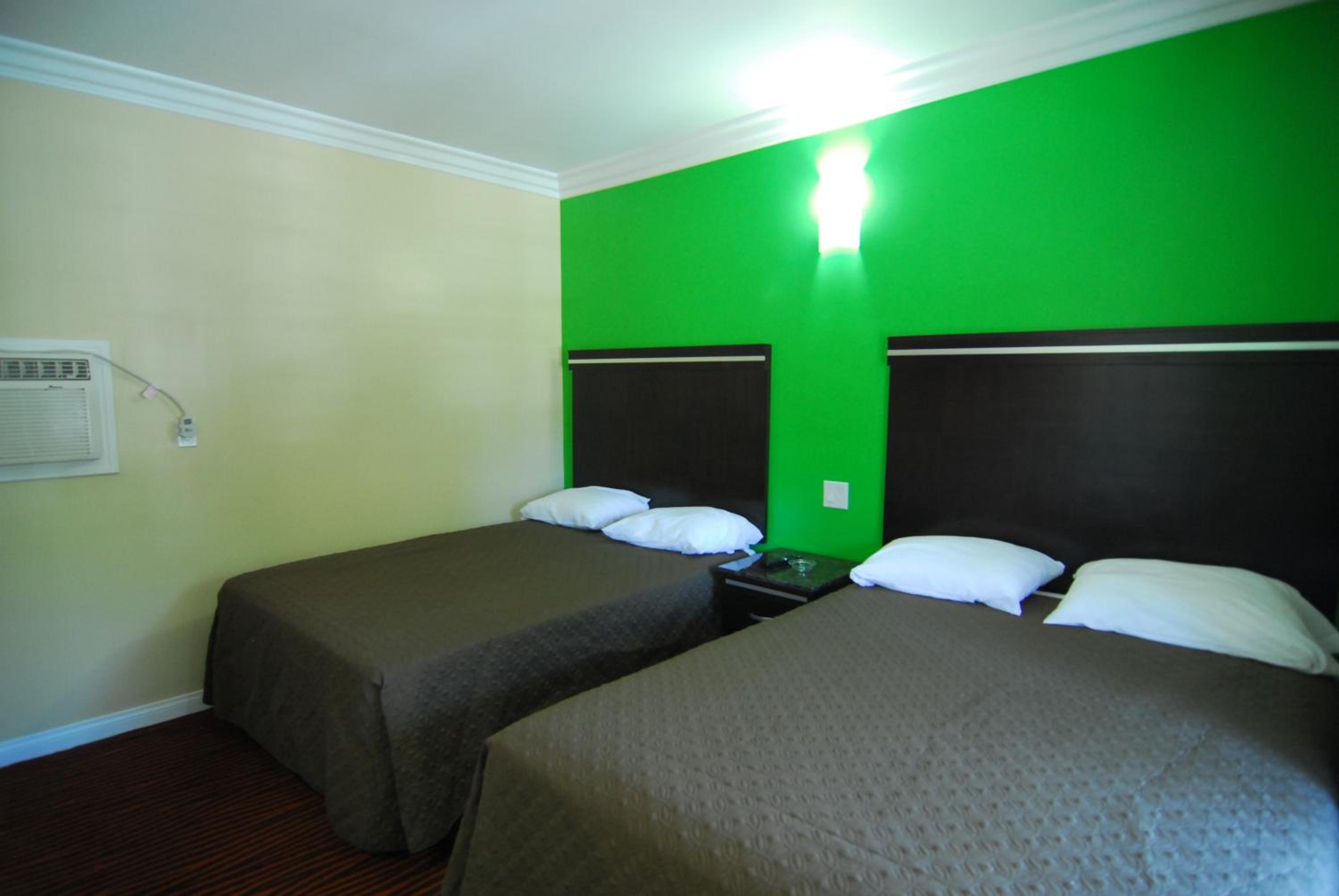 Los Angeles Vacations - Studio City Inn - Near Universal Studios Hollywood - Property Image 7