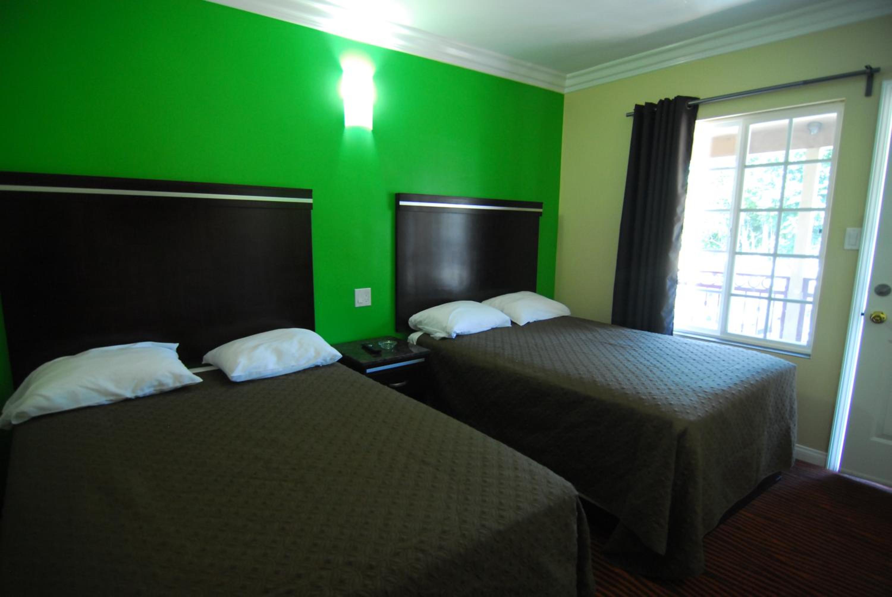 Los Angeles Vacations - Studio City Inn - Near Universal Studios Hollywood - Property Image 8