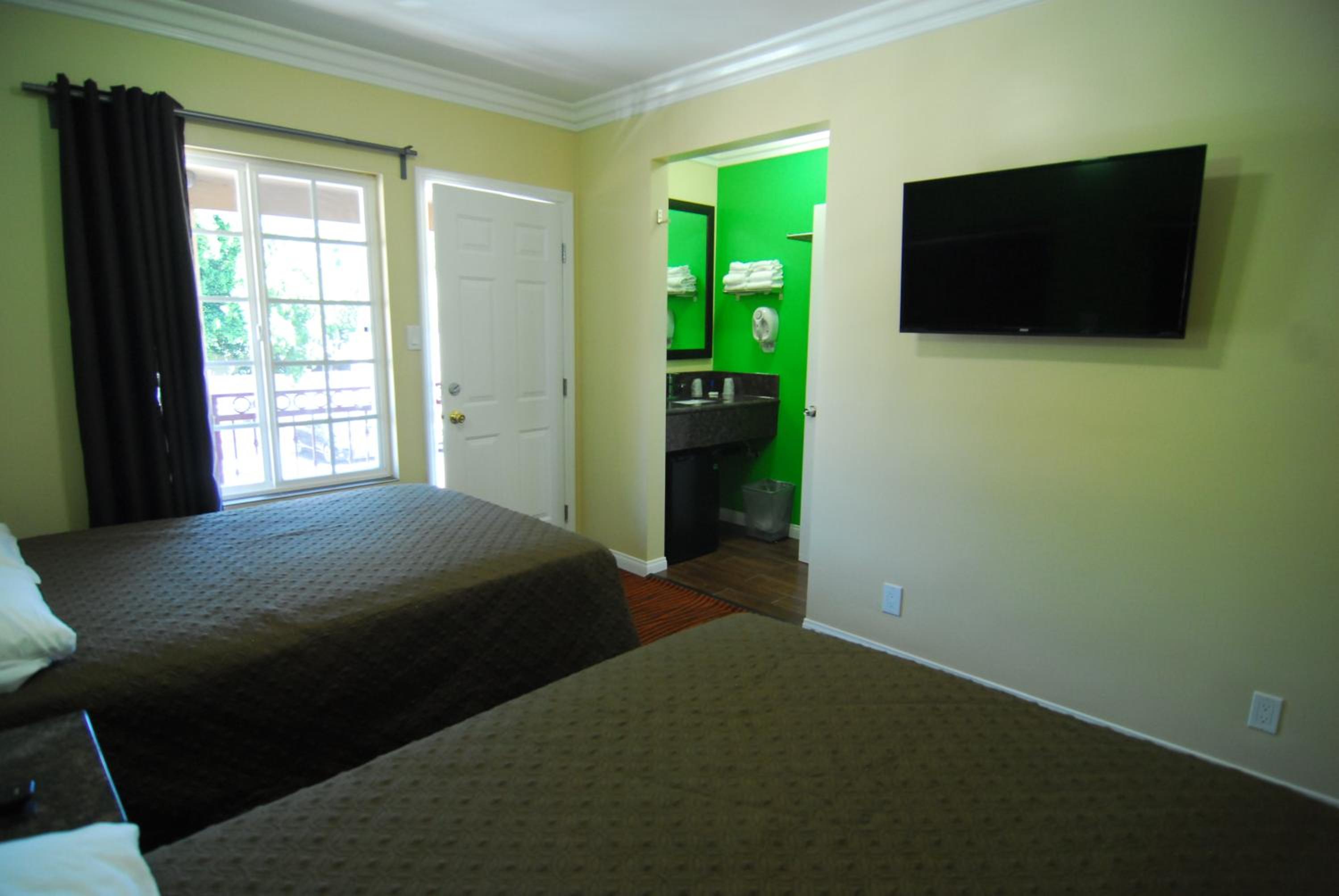 Los Angeles Vacations - Studio City Inn - Near Universal Studios Hollywood - Property Image 6