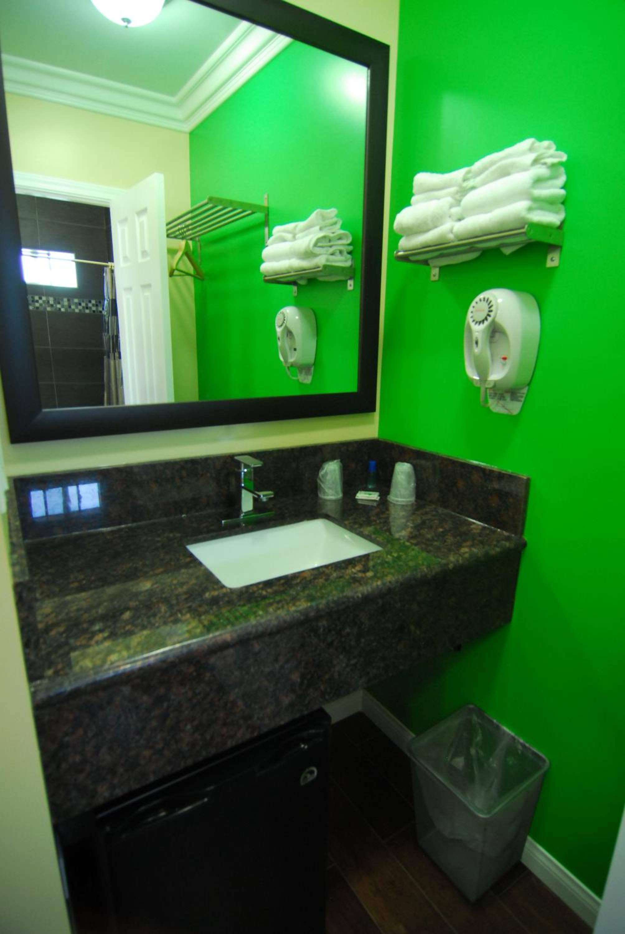 Los Angeles Vacations - Studio City Inn - Near Universal Studios Hollywood - Property Image 5