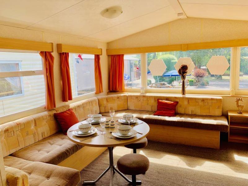 Devon Barnstaple Self Catering Tarka Holiday Park Free Wi-Fi Spacious Static Caravan sleeps 4 Pets allowed location Devon EX31 4AU Just 6 miles from Saunto view 2