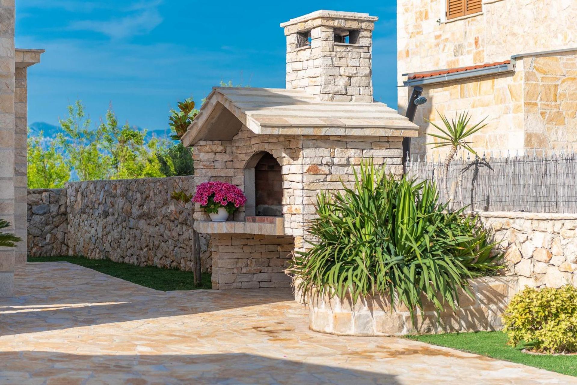 Villa Kirsten with heated pool, jacuzzi and sauna - by TA Leut Agency view 3