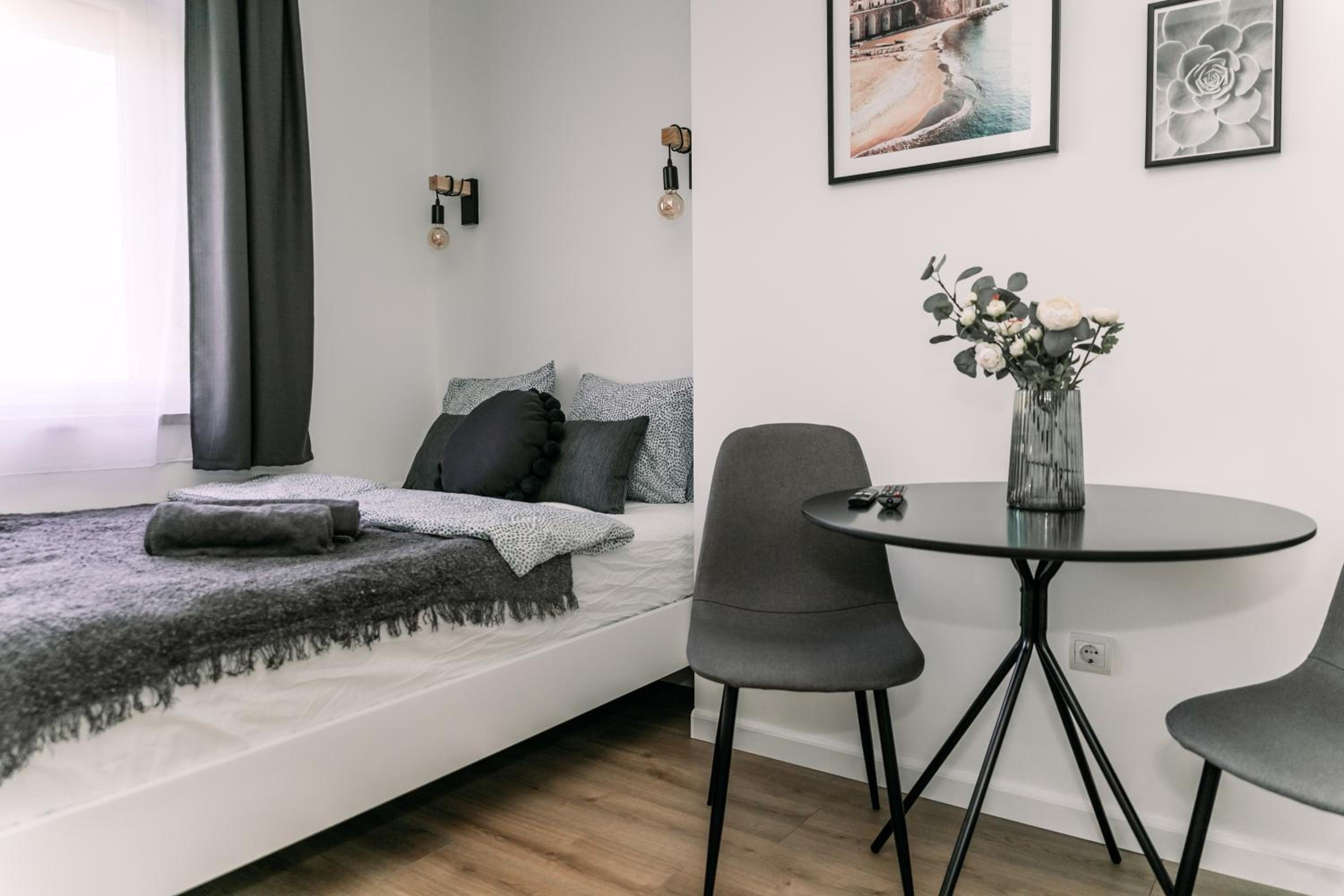B15 - Wood&Black Apartman