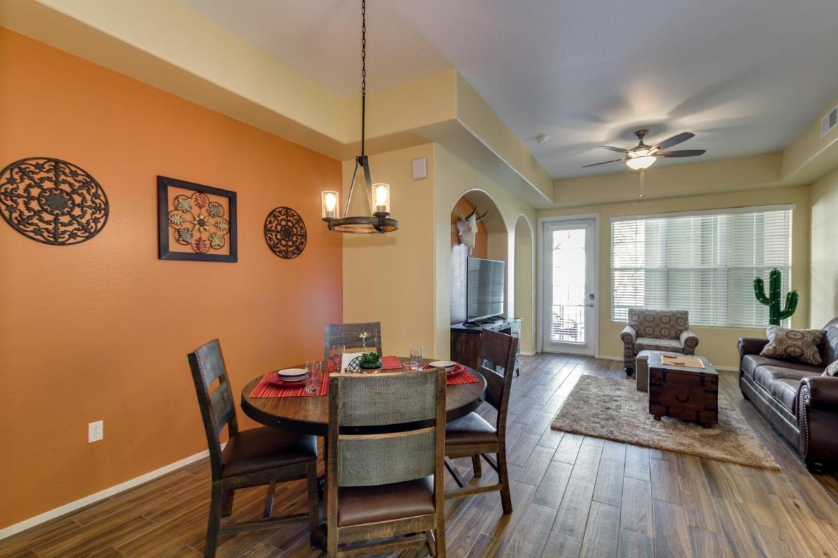SPECTACULAR Ground Floor Condo Facing gorgeous COURTYARD! condo view 4