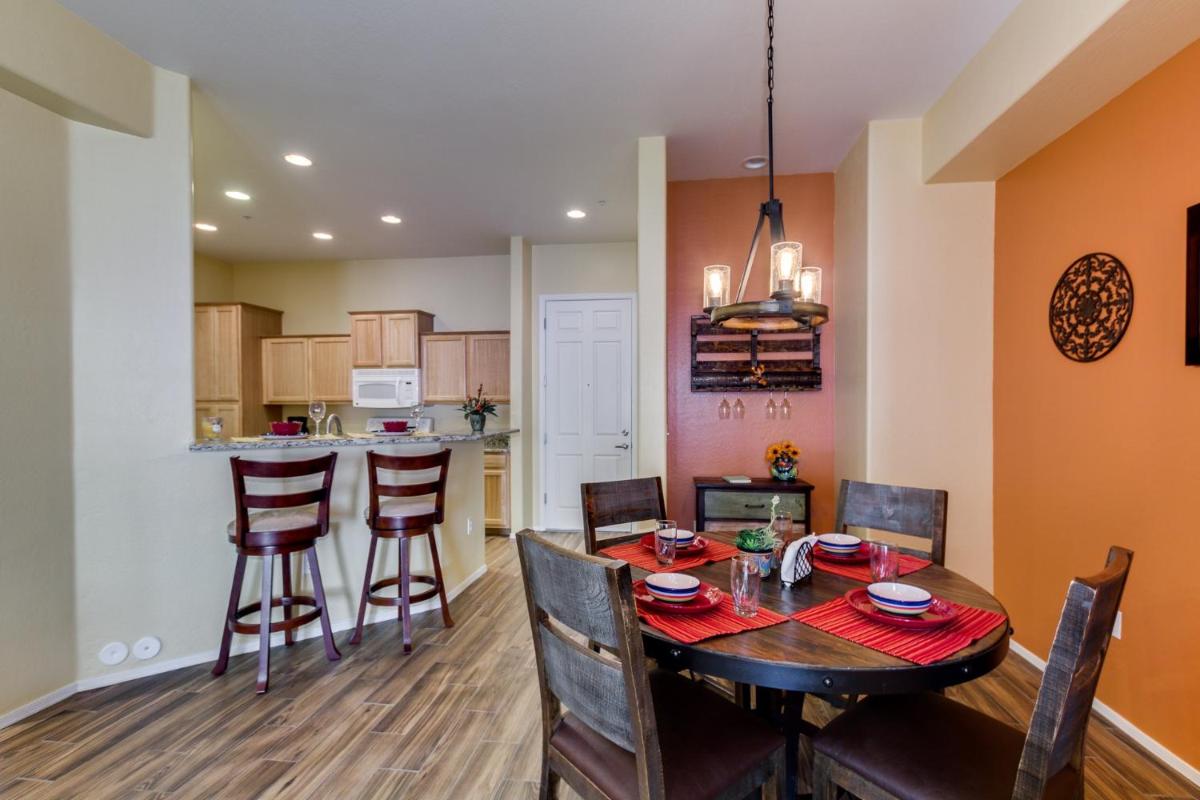 SPECTACULAR Ground Floor Condo Facing gorgeous COURTYARD! condo view 5