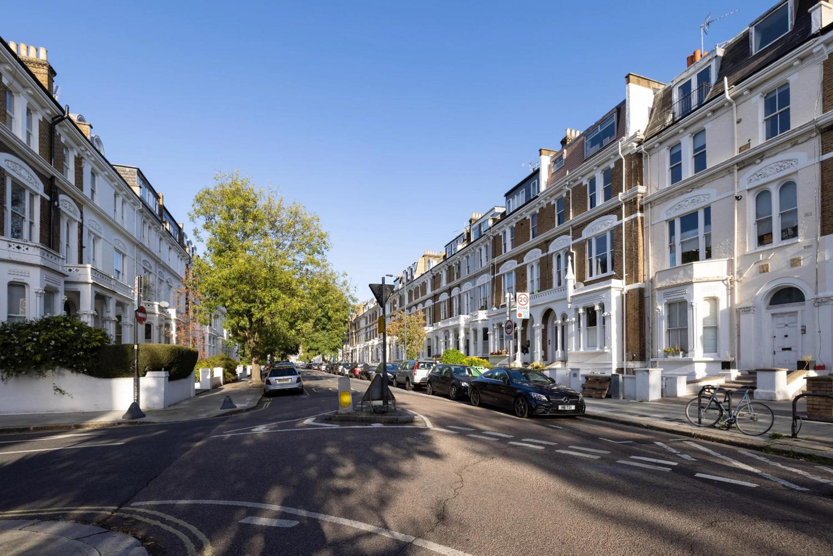 Luxurious 1-Bedroom Apartment in Kensington