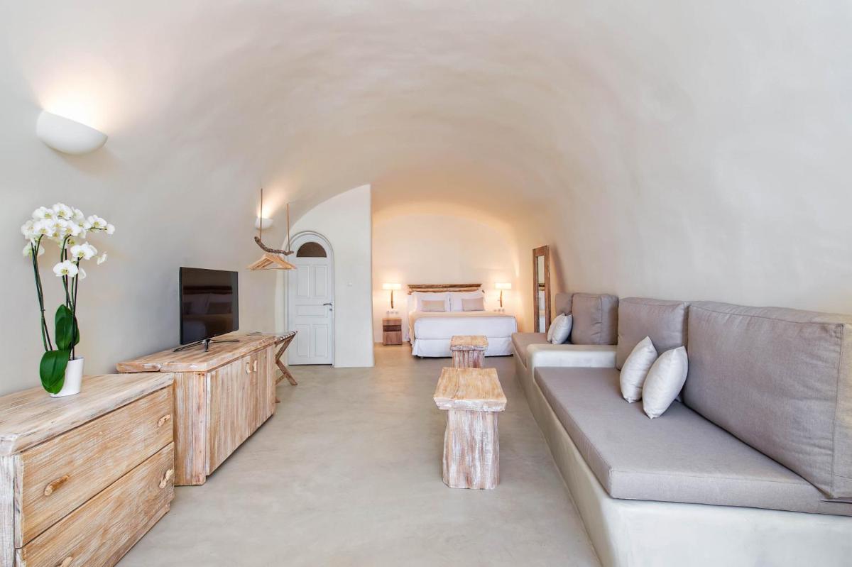 The Ivory Suite in Santorini view 3