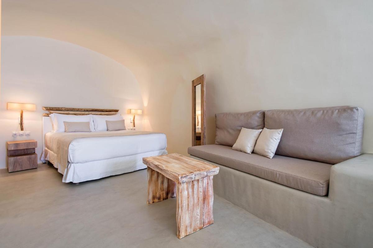The Ivory Suite in Santorini view 4