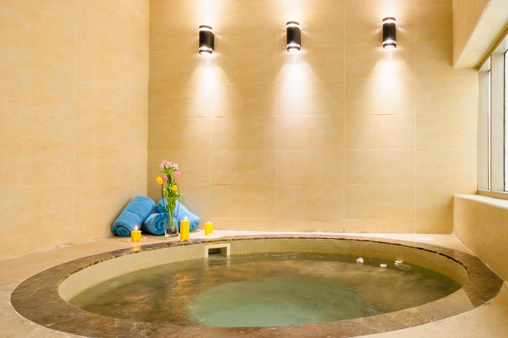 Crystal Plaza Al Majaz Hotel - Image 4