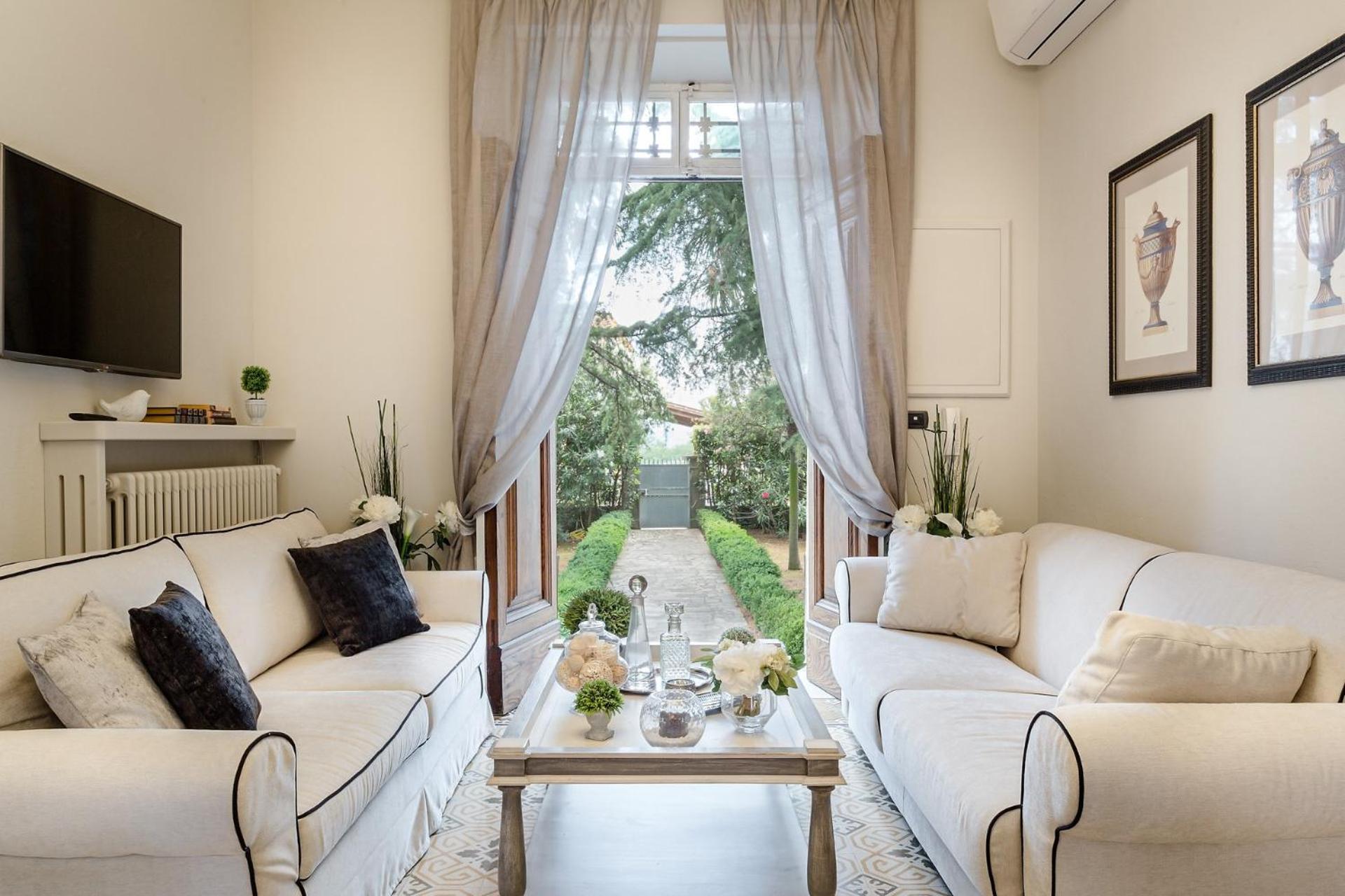 Villa Clara, Luxury 5 bedrooms Lakefront Farmhouse Villa with Private Pool on the Lucca Hills view 4