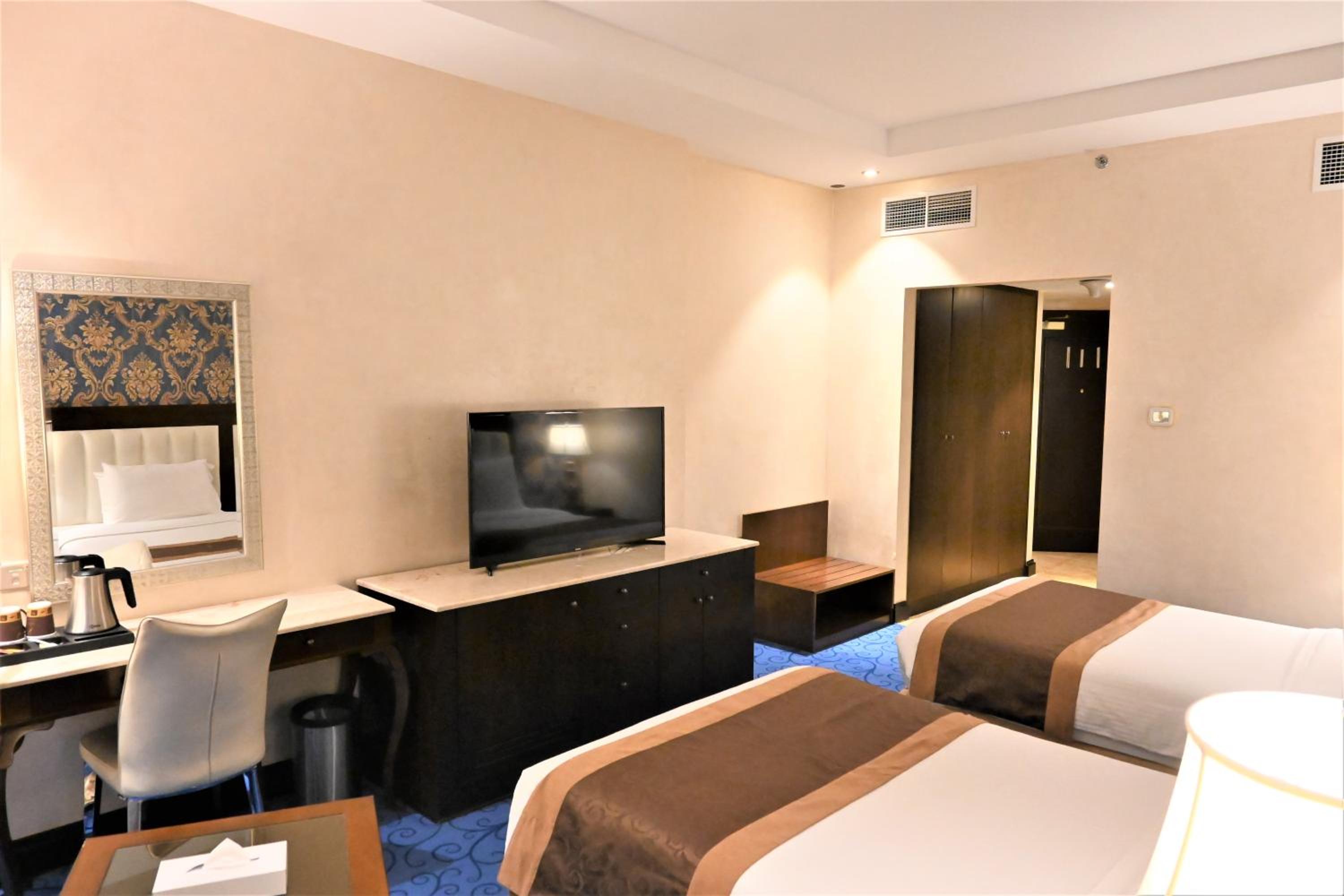 Crystal Plaza Al Majaz Hotel