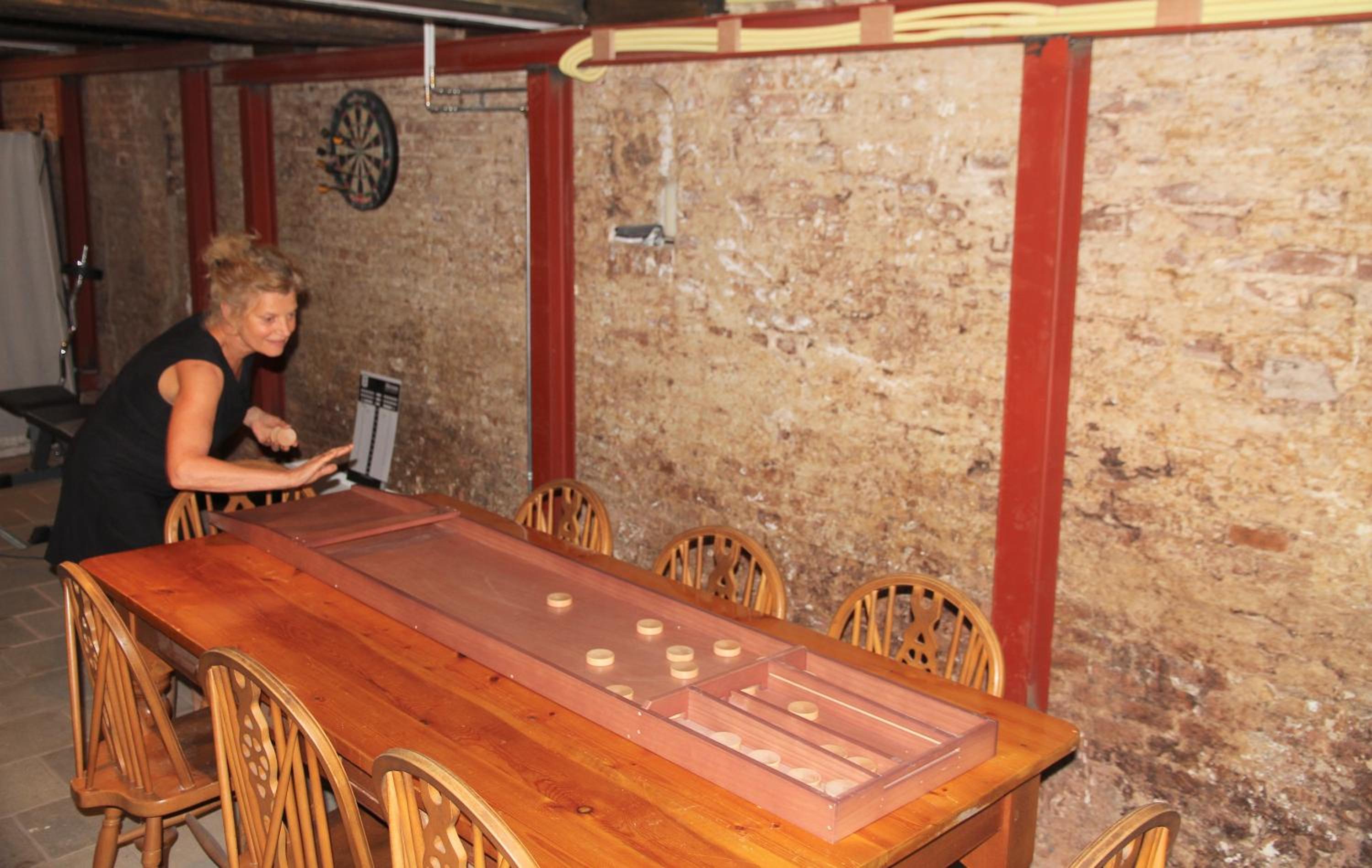 Top-notch space along canal in historic centre
