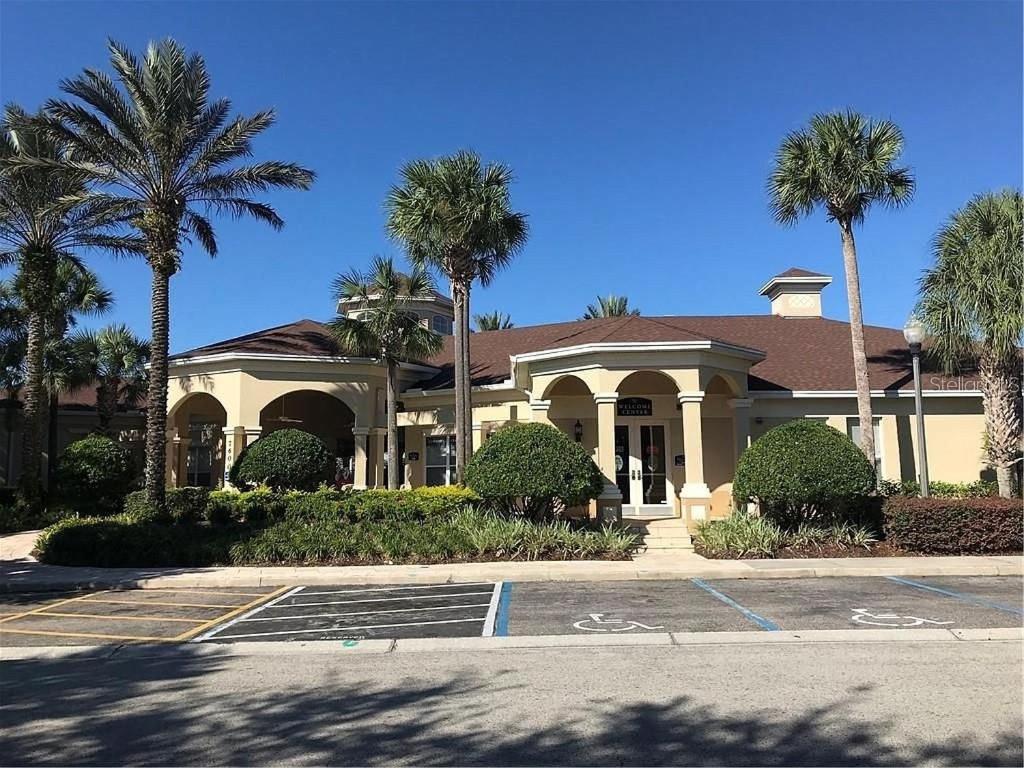 3 BR 2 Miles to Disney, pool, free WiFi and more townhouse
